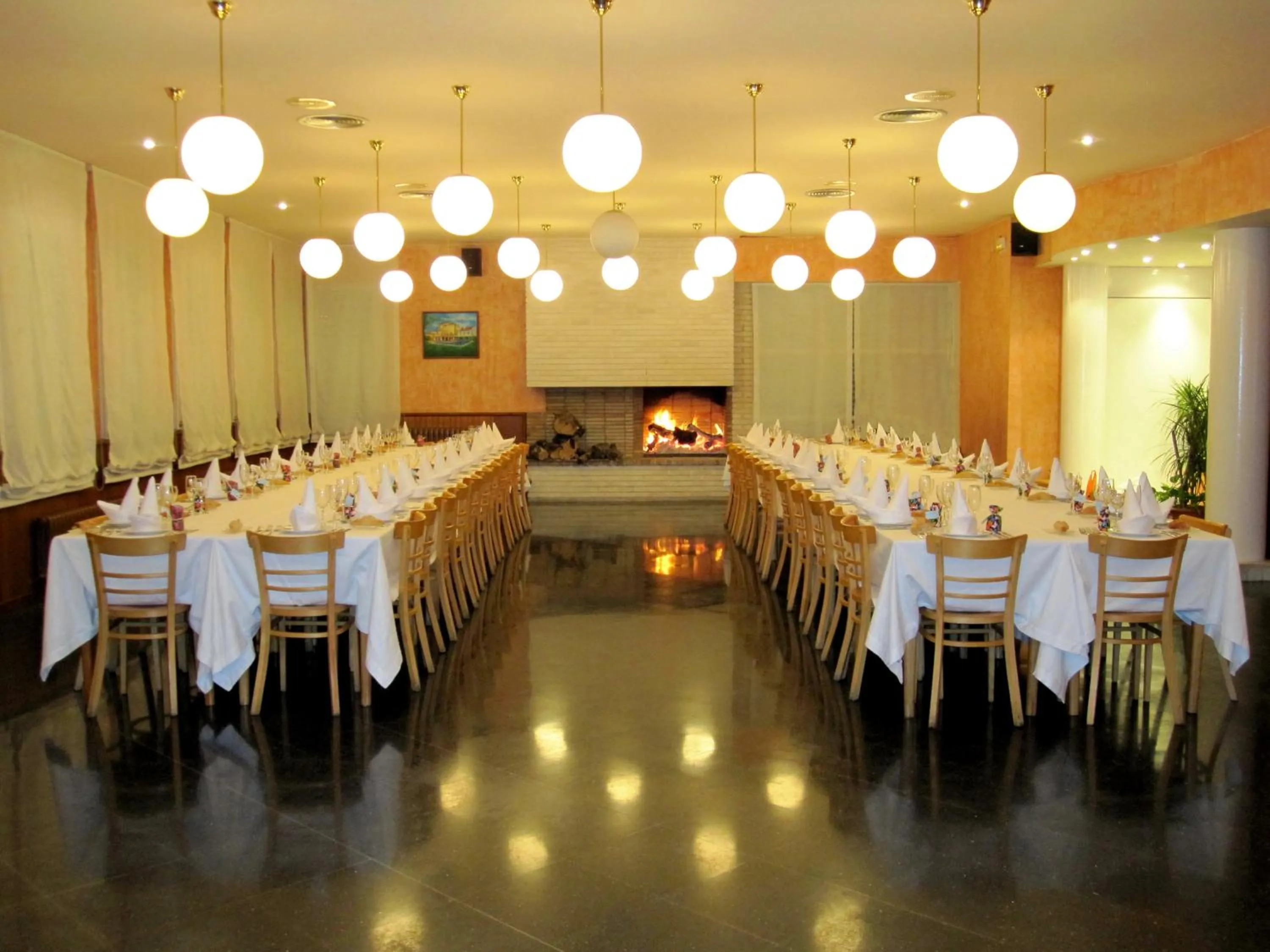 Restaurant/places to eat in Hotel Solé