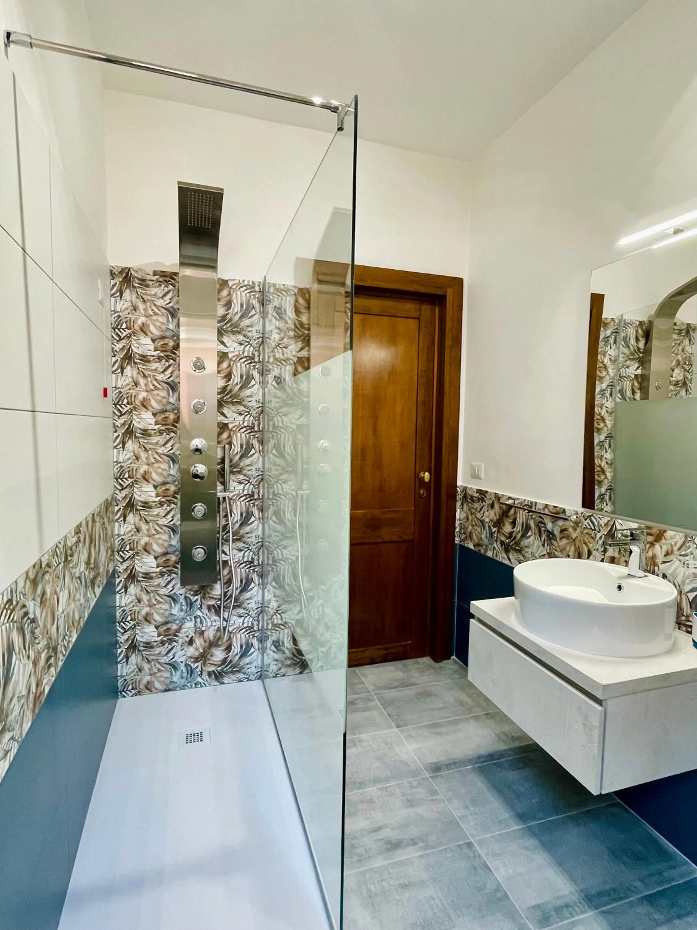 Shower in Martina al Colosseo