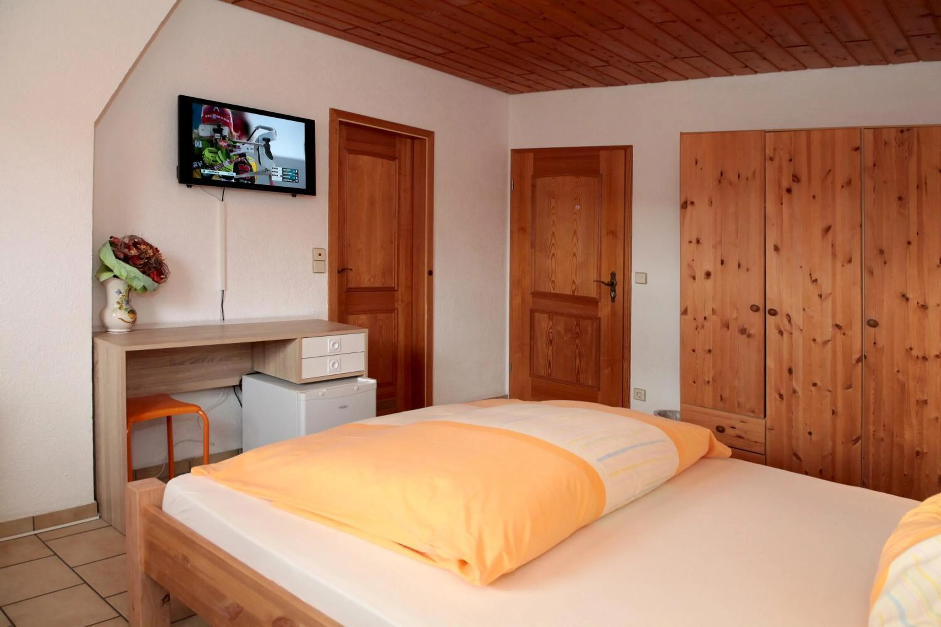 Photo of the whole room, Bed in Pension La Cascina