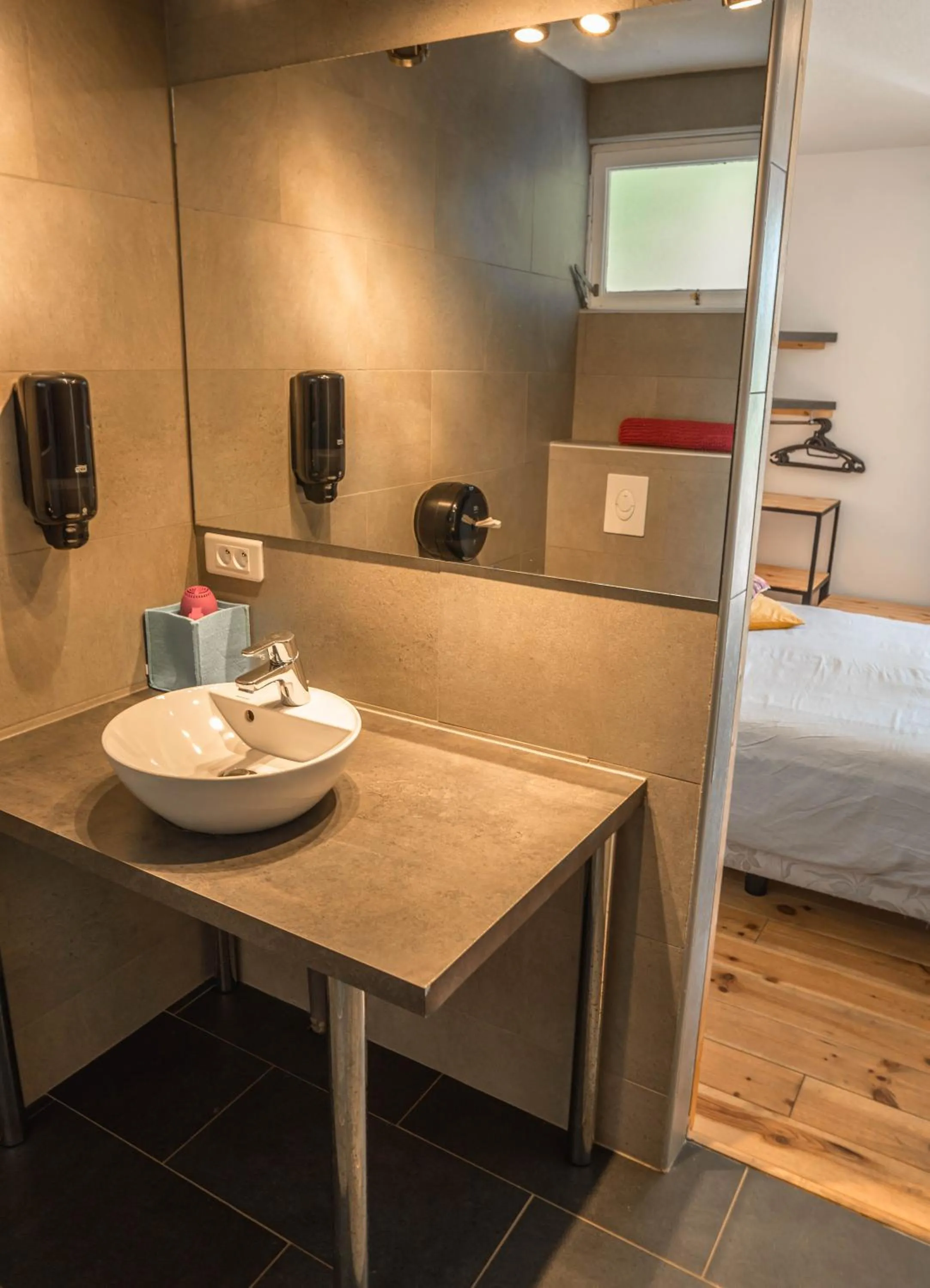 Bathroom, Bed in Hotel L'Escale