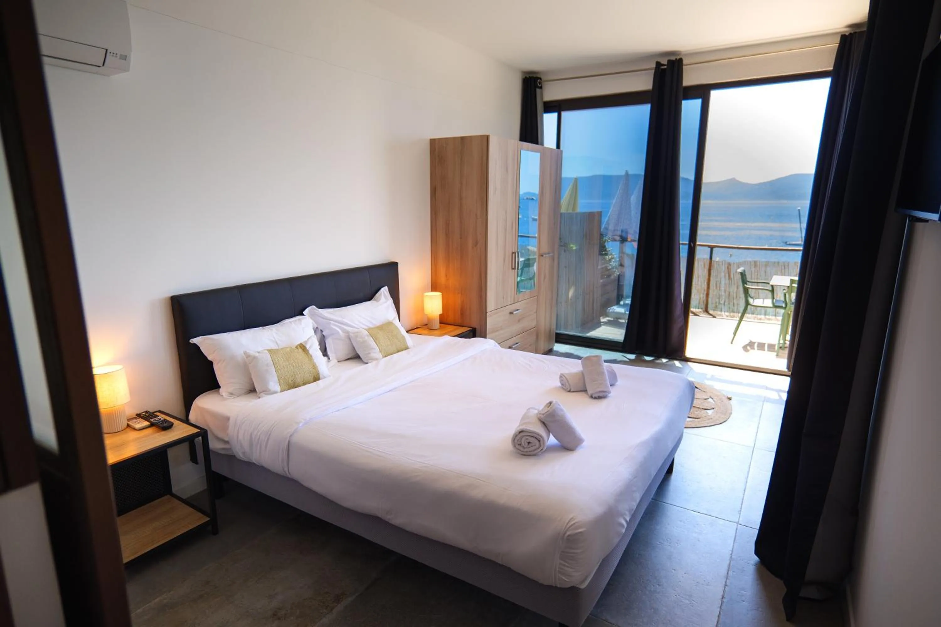 Bed in Hotel L'Escale