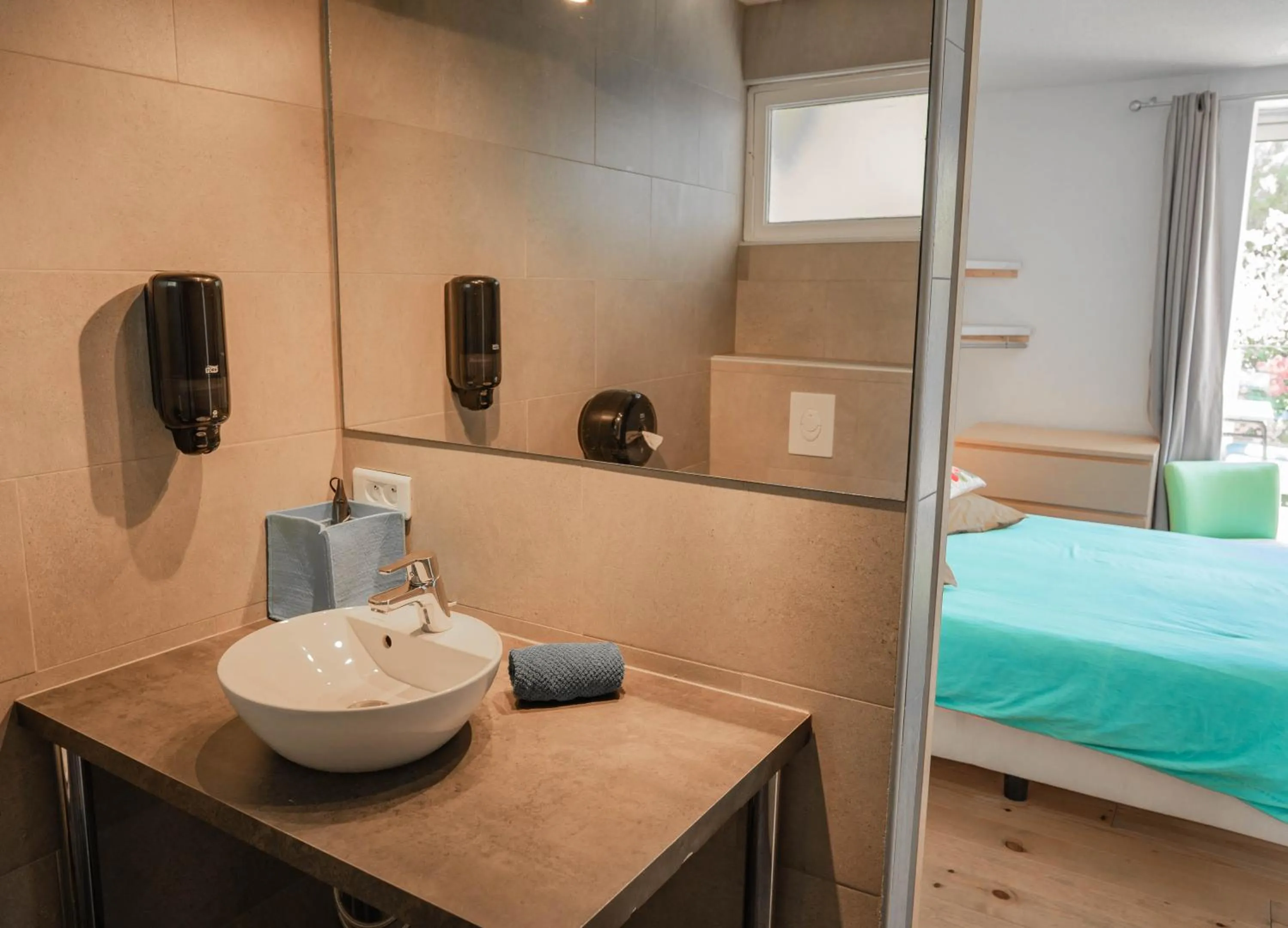 Bathroom, Bed in Hotel L'Escale