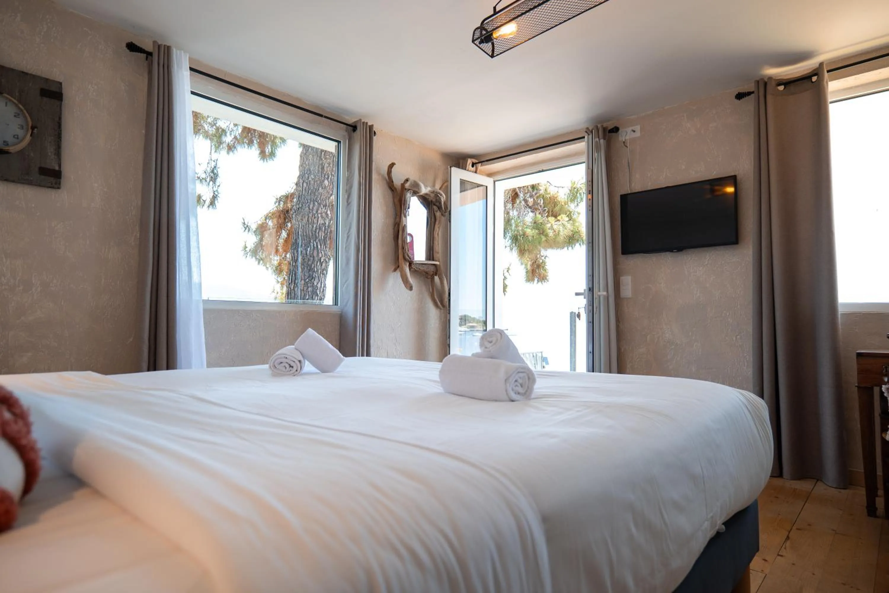 Bed in Hotel L'Escale
