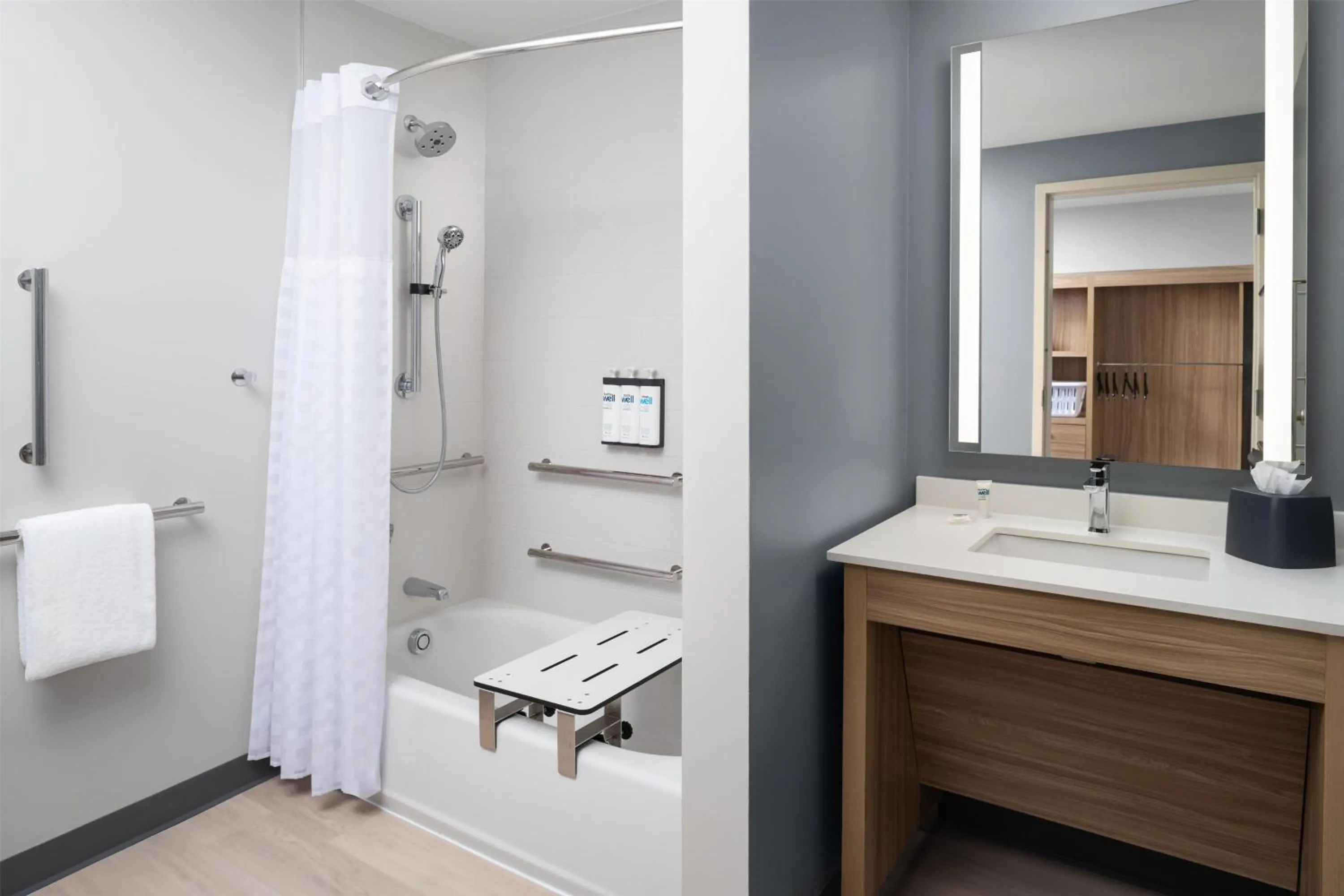 Bathroom in Hyatt Studios Mobile/Tillmans Corner