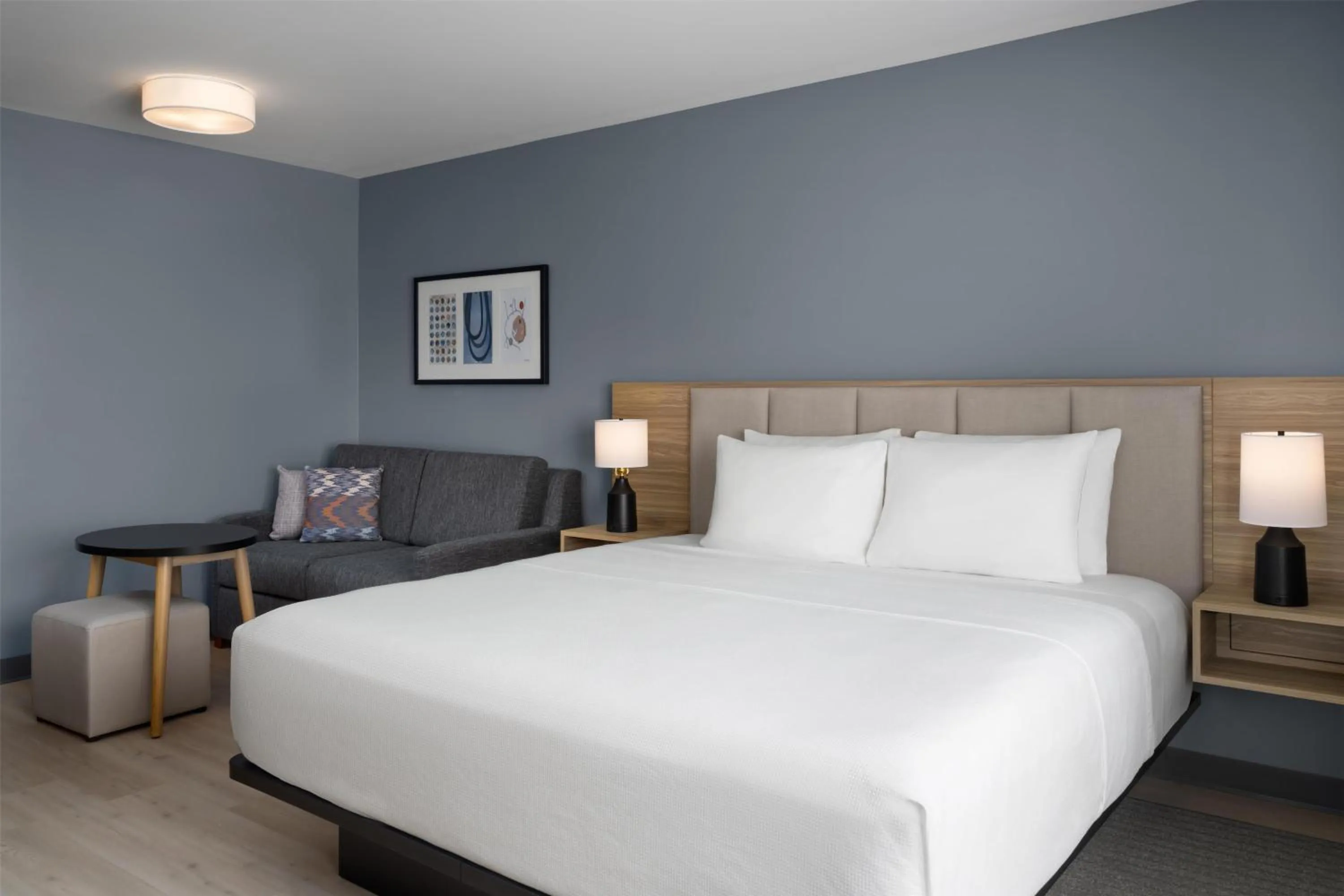 Photo of the whole room, Bed in Hyatt Studios Mobile/Tillmans Corner