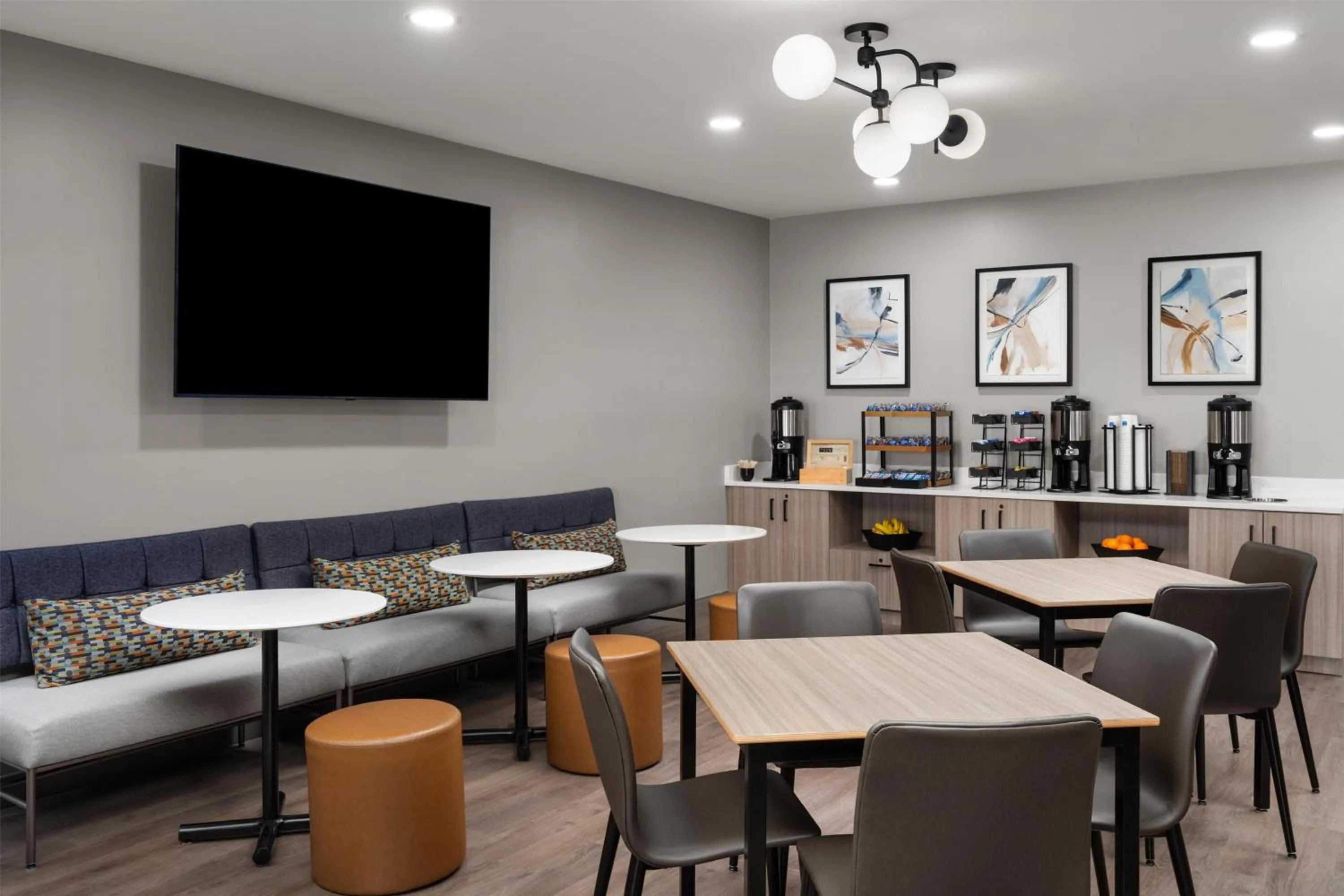 Restaurant/places to eat in Hyatt Studios Mobile/Tillmans Corner