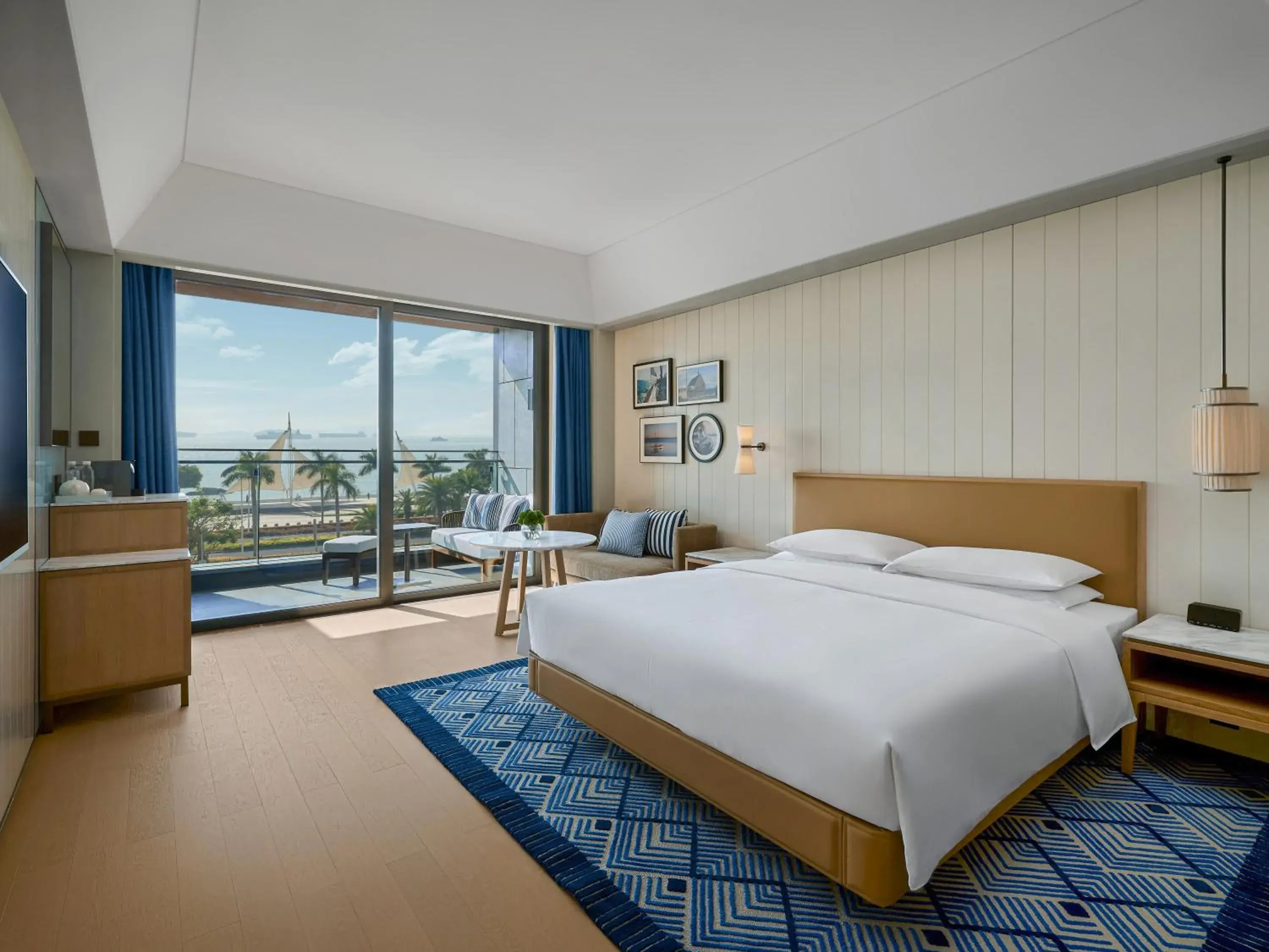 Premium Room with One King Bed, Balcony and Sea View in Hyatt Centric Ocean Front Xiamen Premium Room with One King Bed, Balcony and Sea View in Hyatt Centric Ocean Front Xiamen