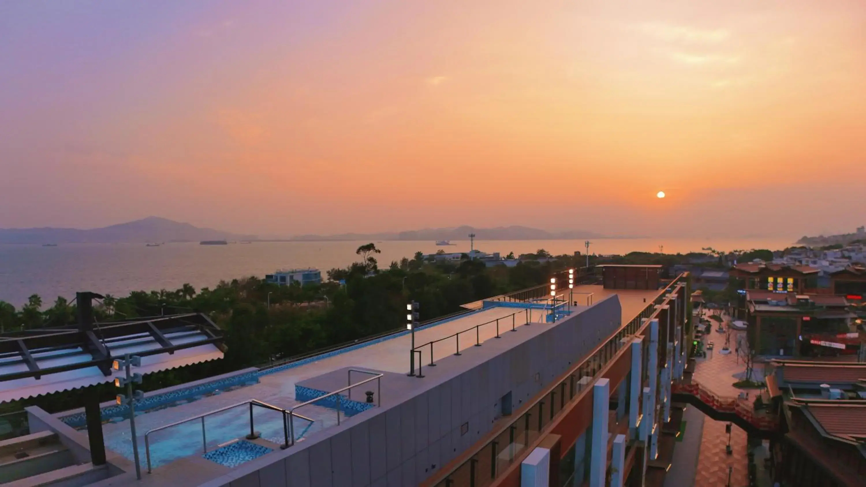 Swimming pool in Hyatt Centric Ocean Front Xiamen Swimming pool in Hyatt Centric Ocean Front Xiamen