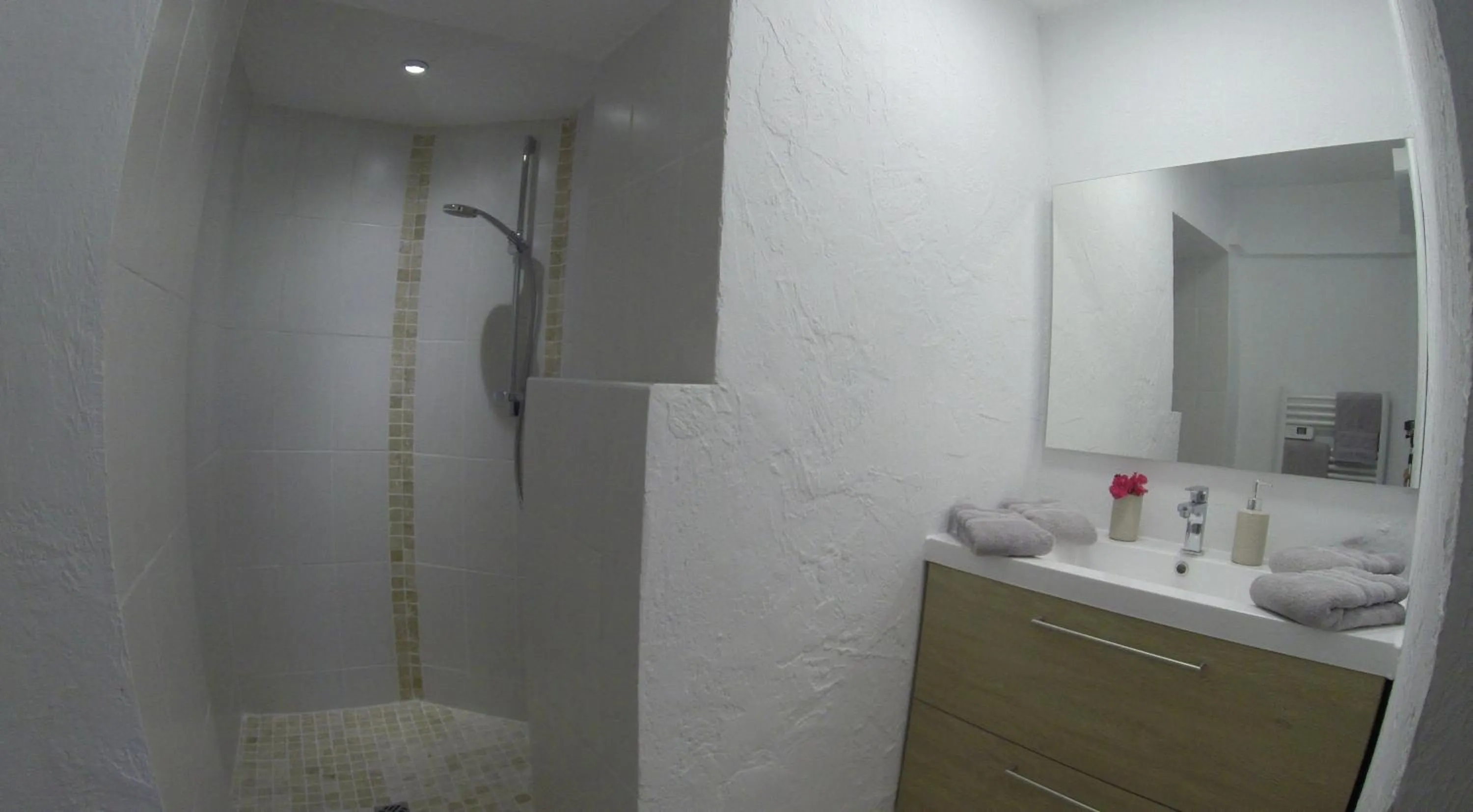 Bathroom in Maison Carles BnB