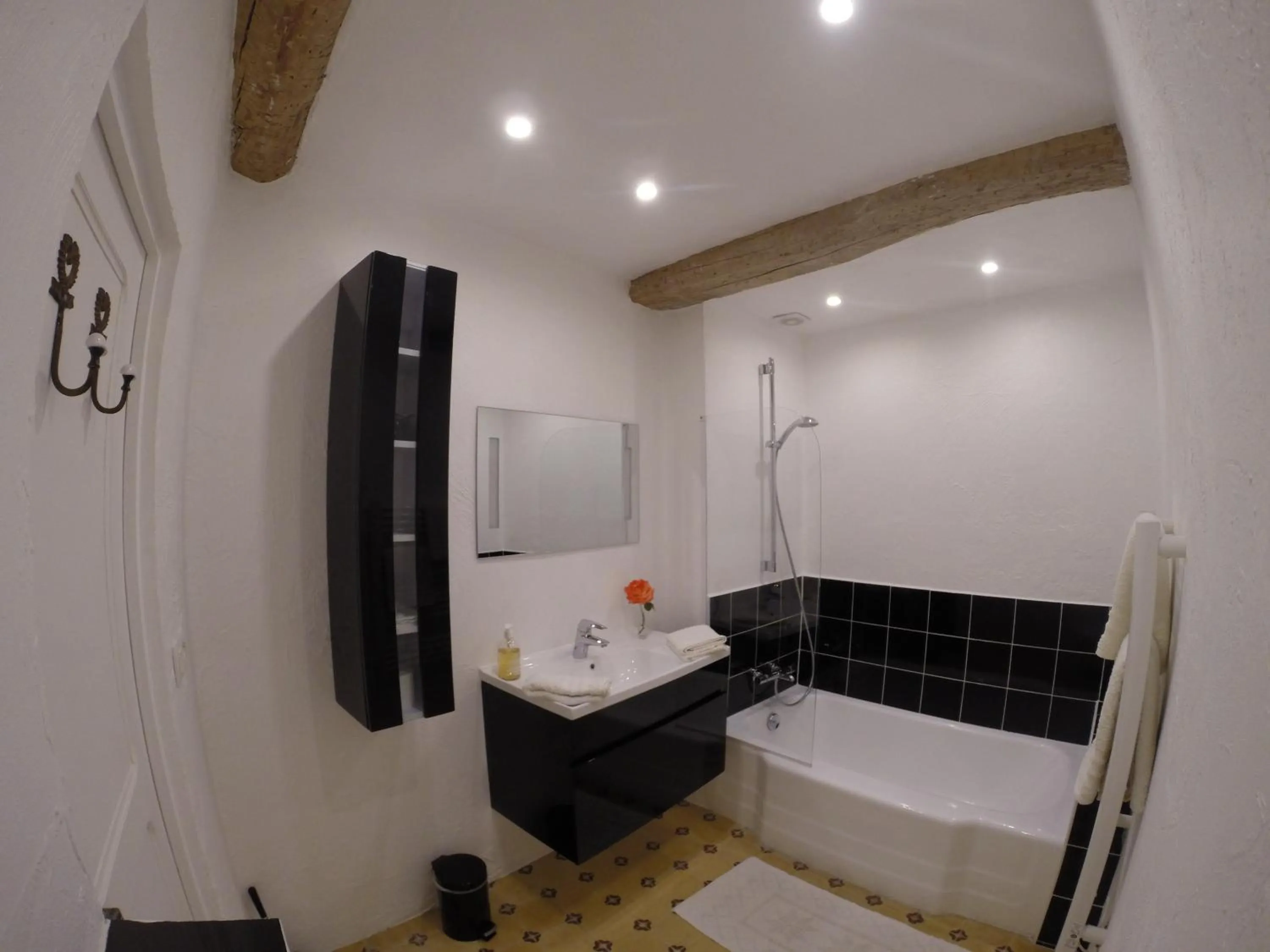 Shower in Maison Carles BnB