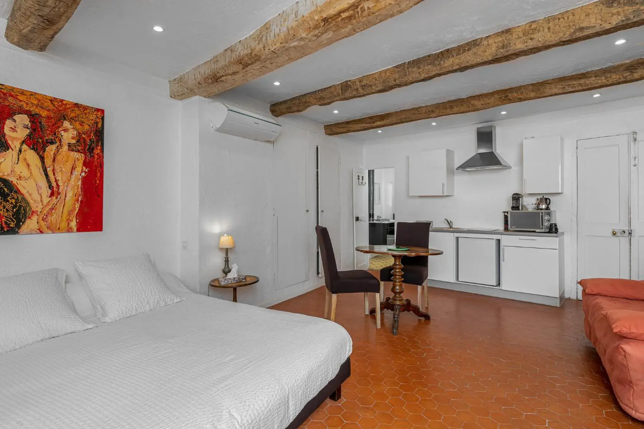 King Suite with Street View in Maison Carles BnB King Suite with Street View in Maison Carles BnB