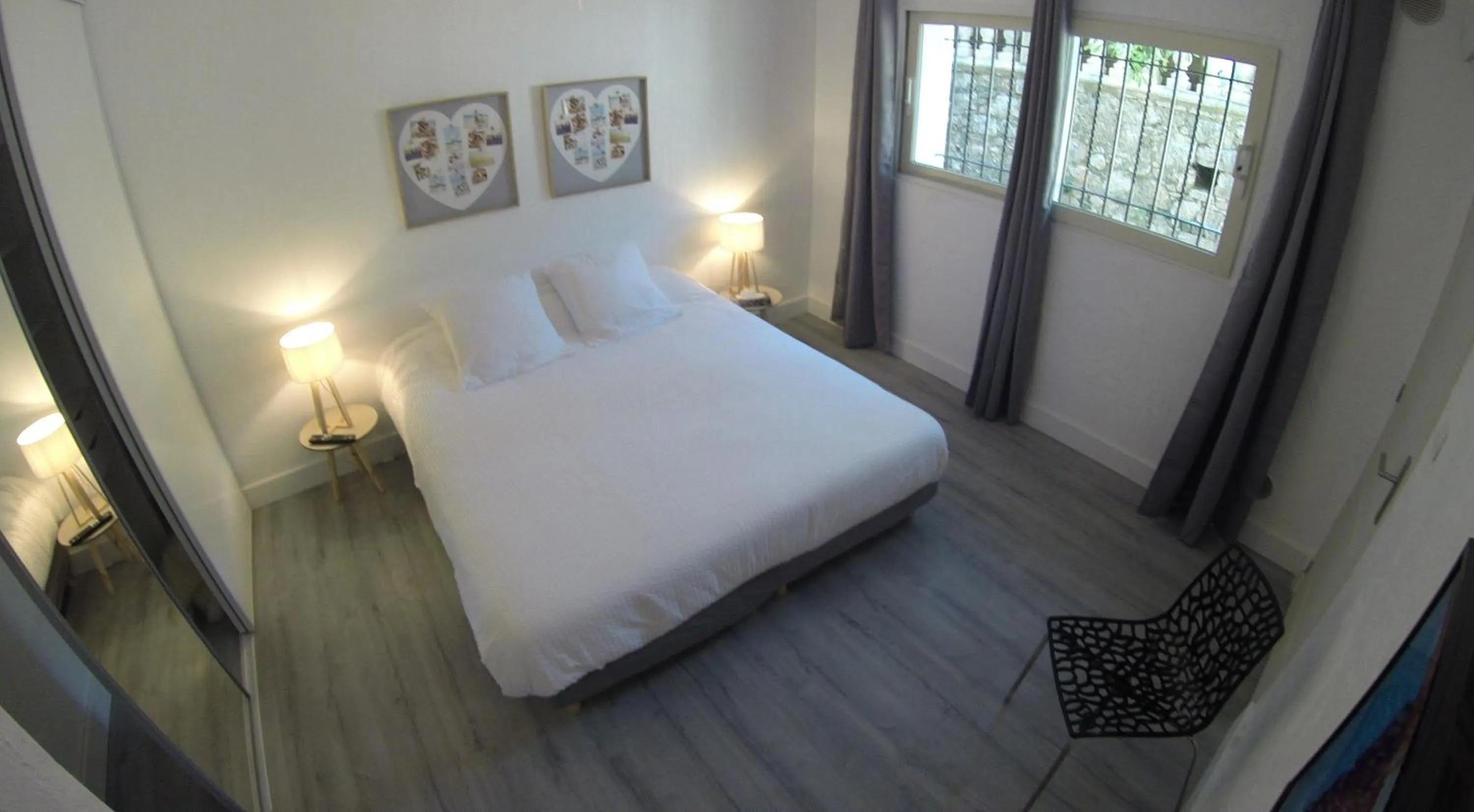 Photo of the whole room, Bed in Maison Carles BnB