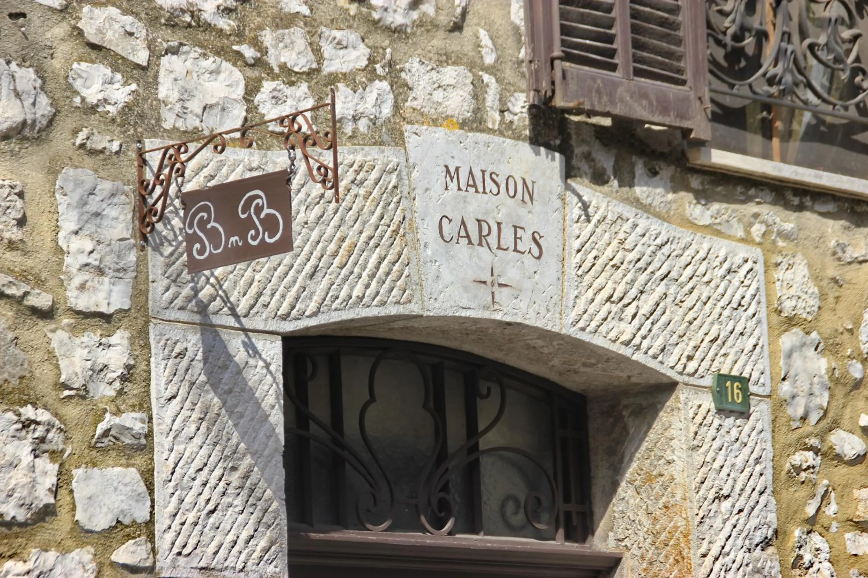Facade/entrance in Maison Carles BnB