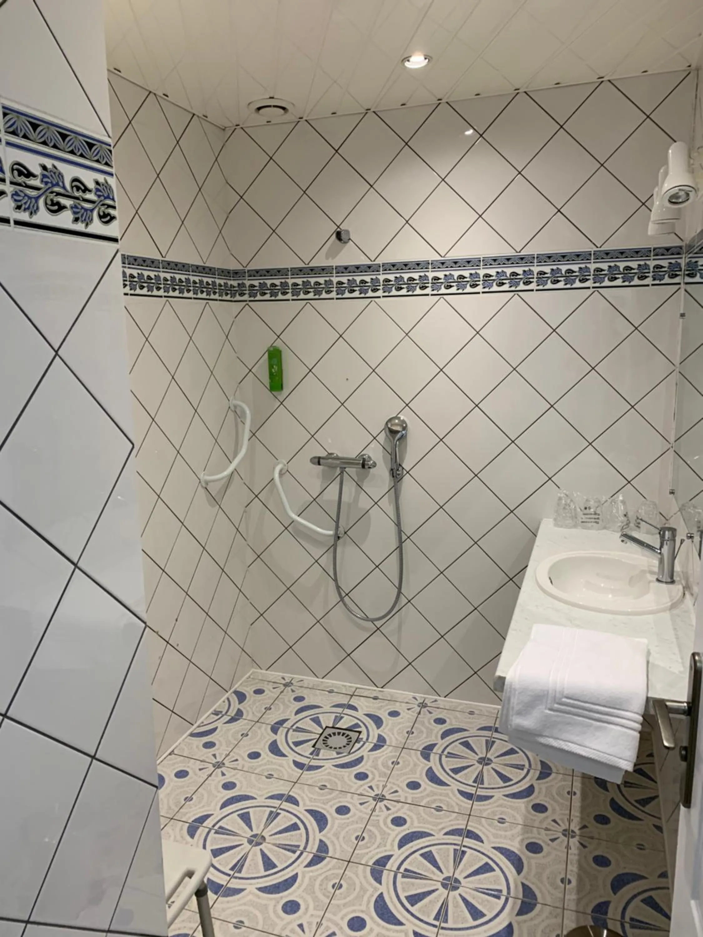 Bathroom in Le Melchior