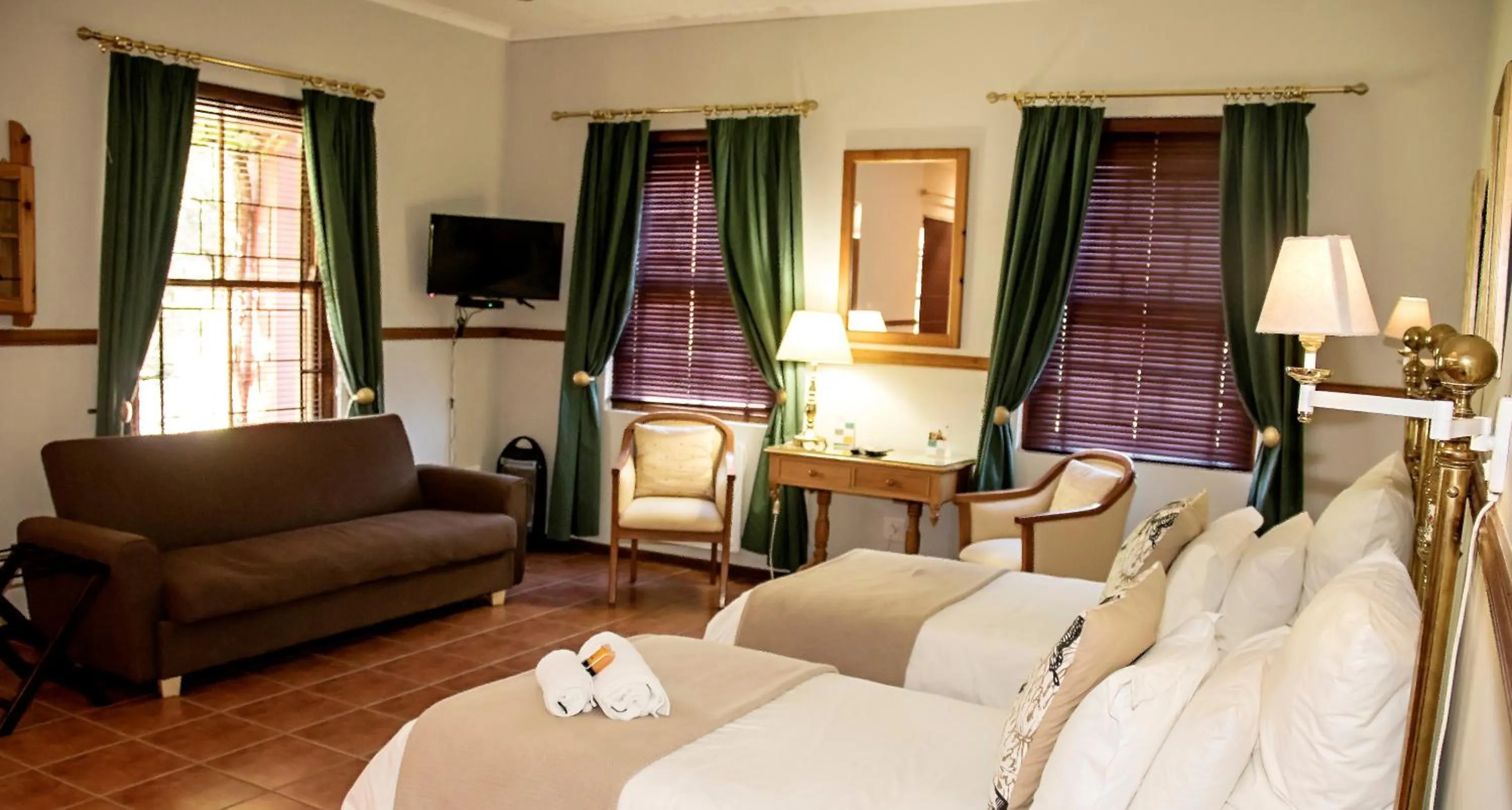 Photo of the whole room in Beaufort Manor Country Lodge