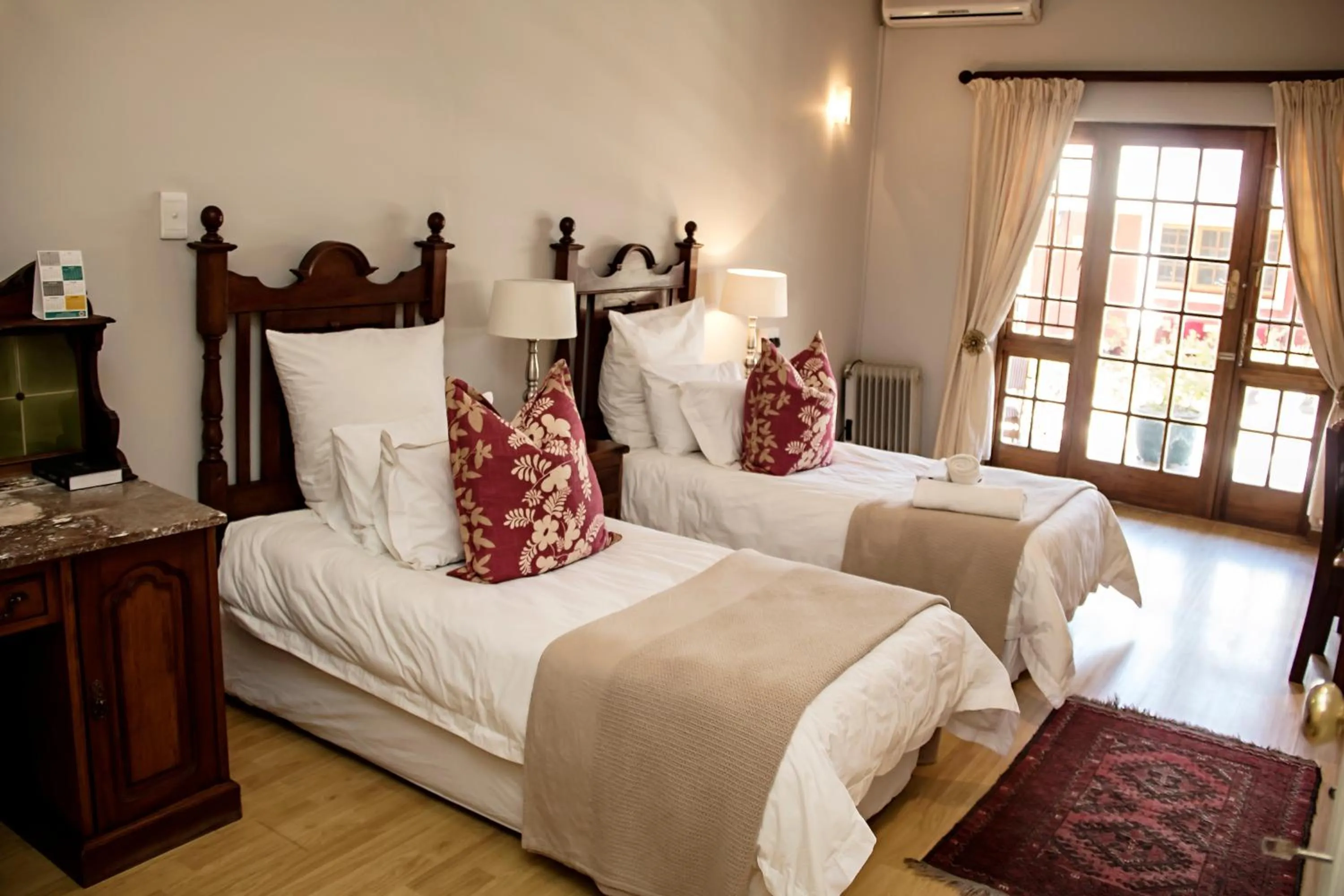 Photo of the whole room, Bed in Beaufort Manor Country Lodge