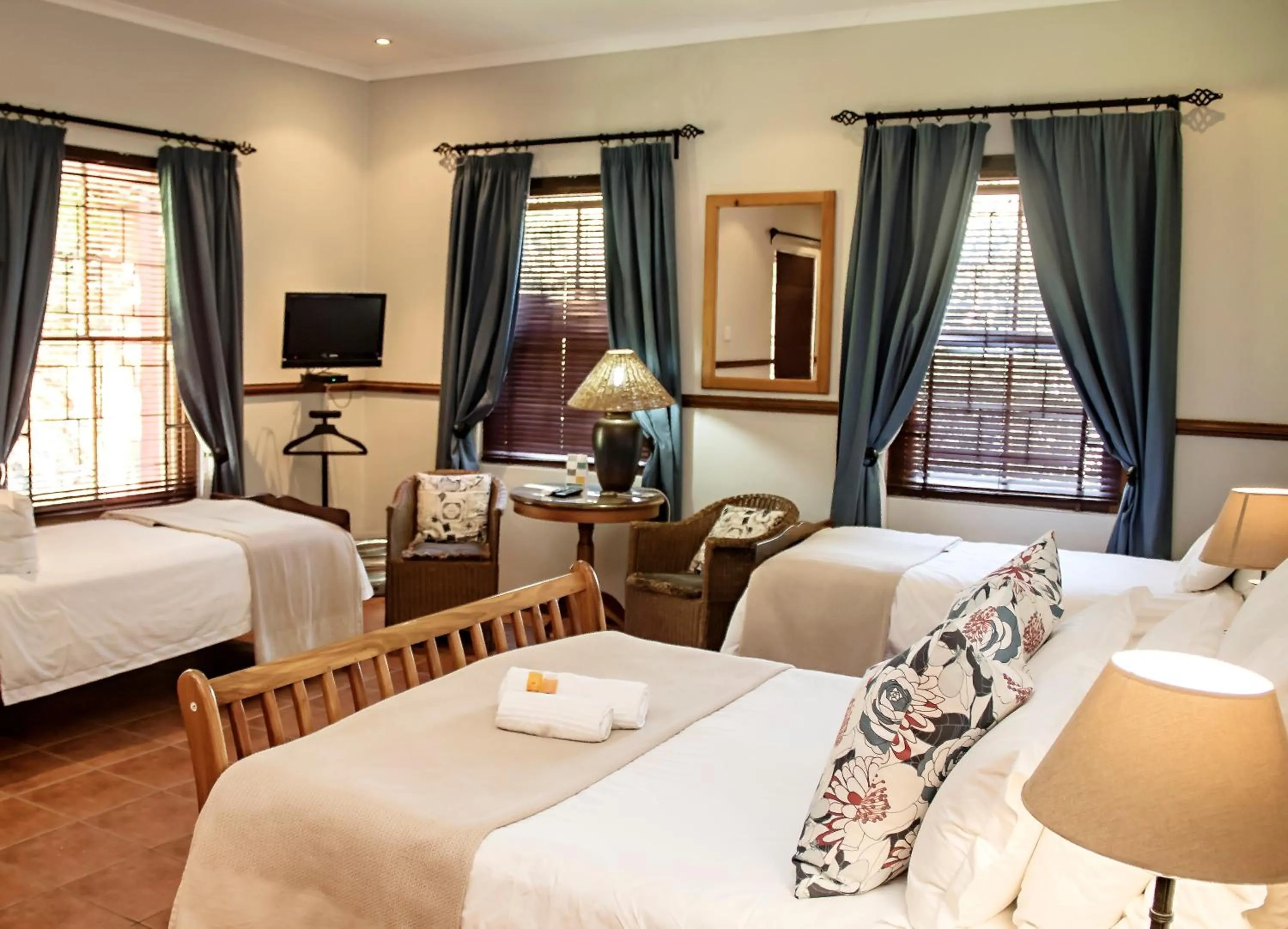 Bed in Beaufort Manor Country Lodge