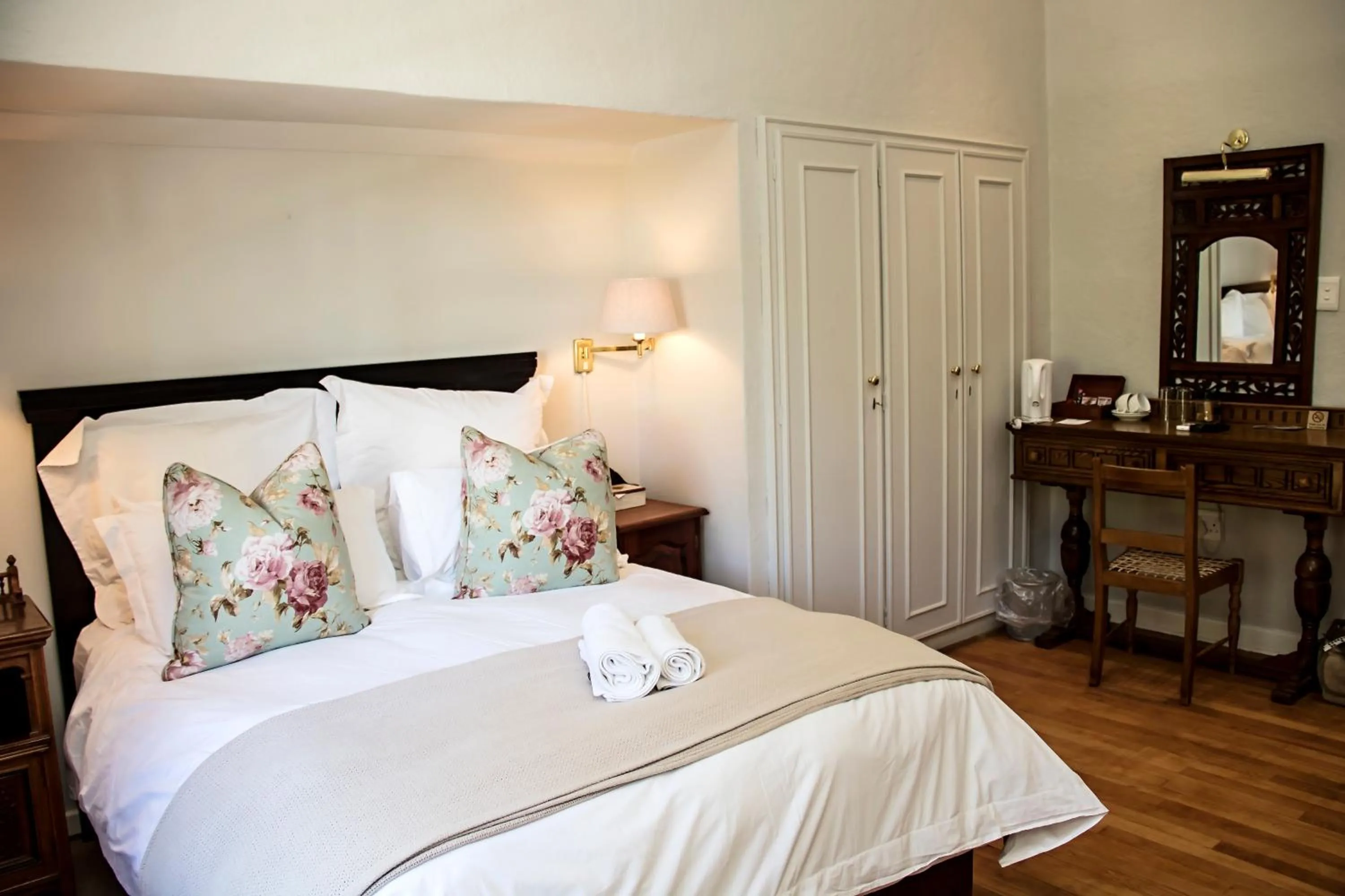 Bedroom, Bed in Beaufort Manor Country Lodge