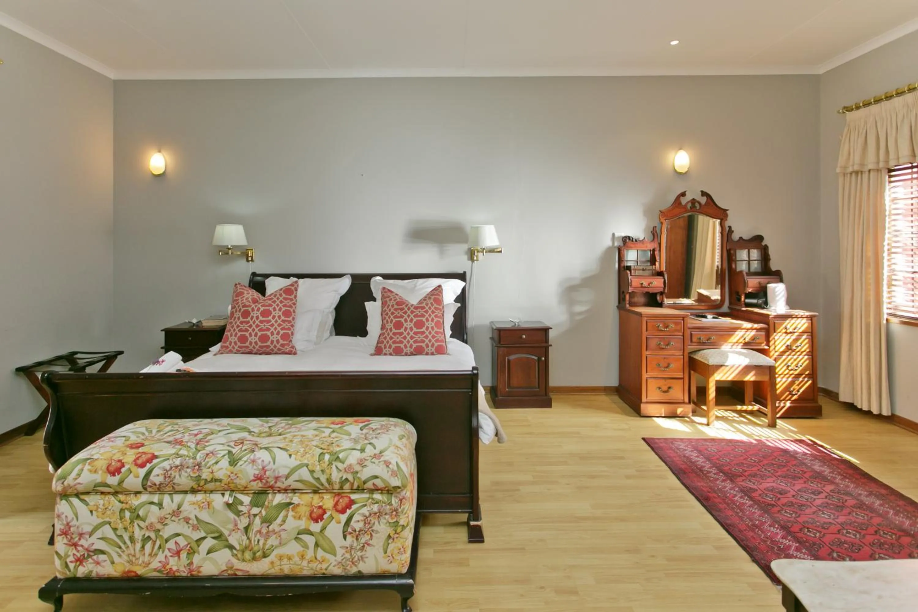 Photo of the whole room, Bed in Beaufort Manor Country Lodge