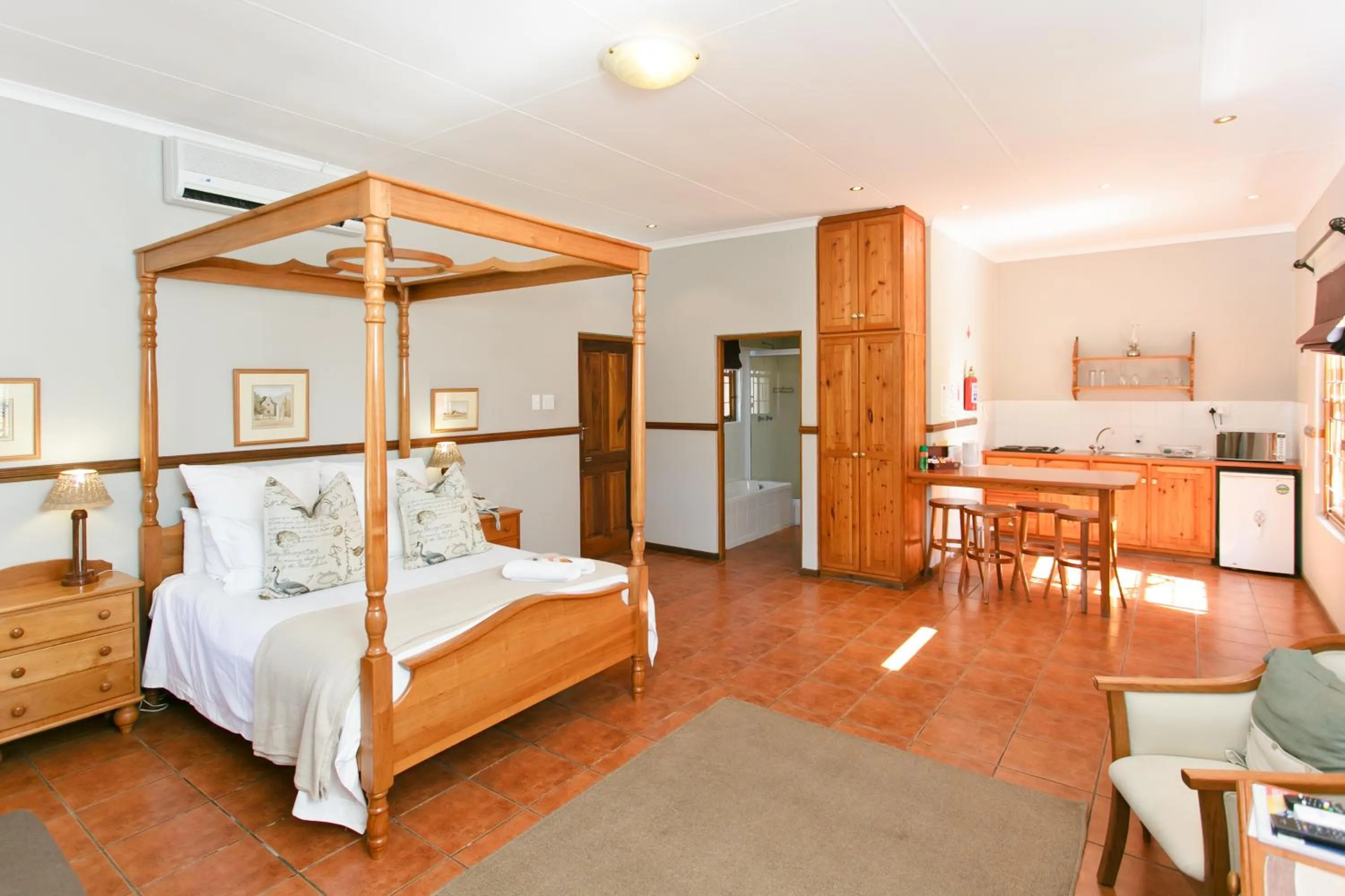 Photo of the whole room, Bed in Beaufort Manor Country Lodge