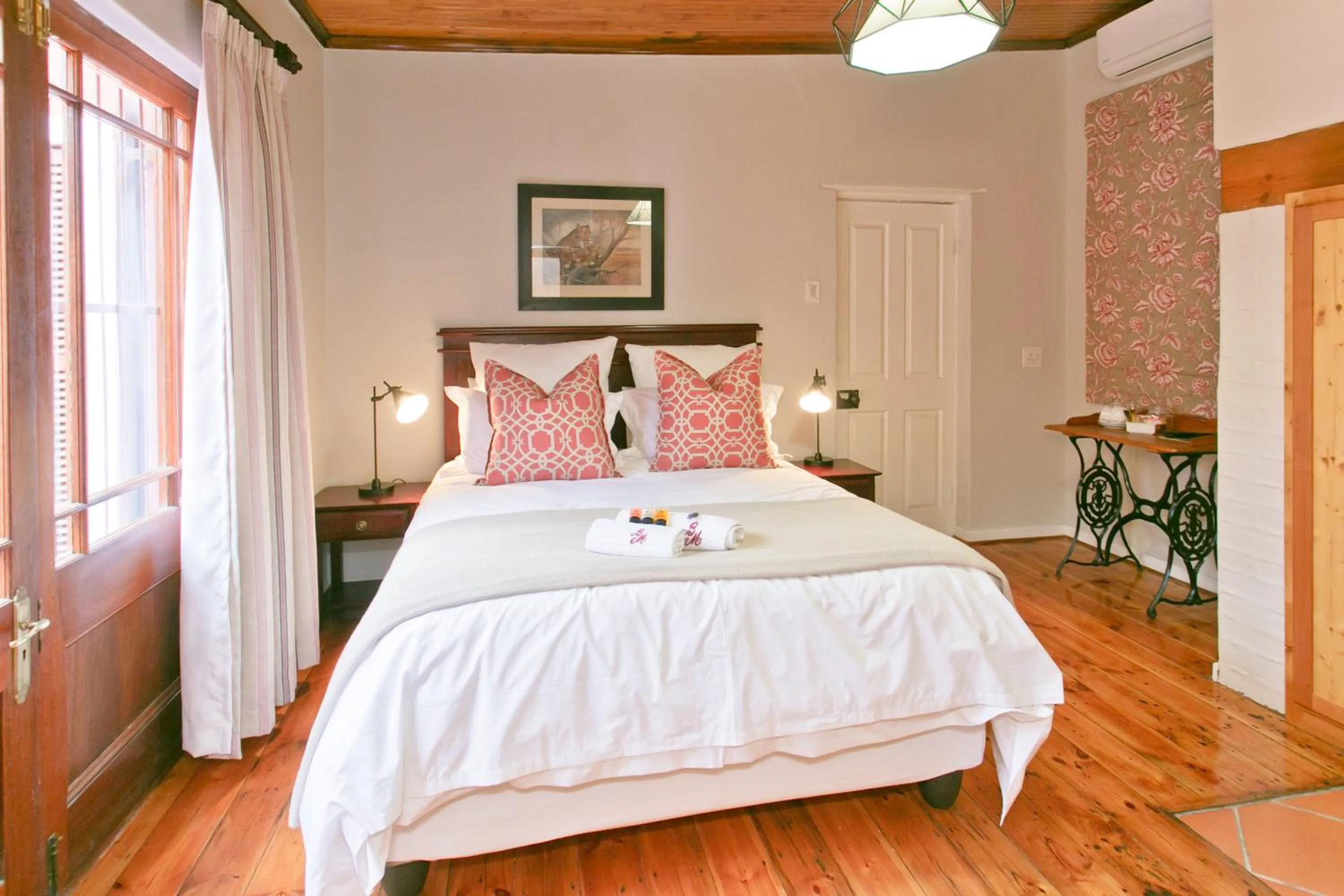 Bedroom, Bed in Beaufort Manor Country Lodge