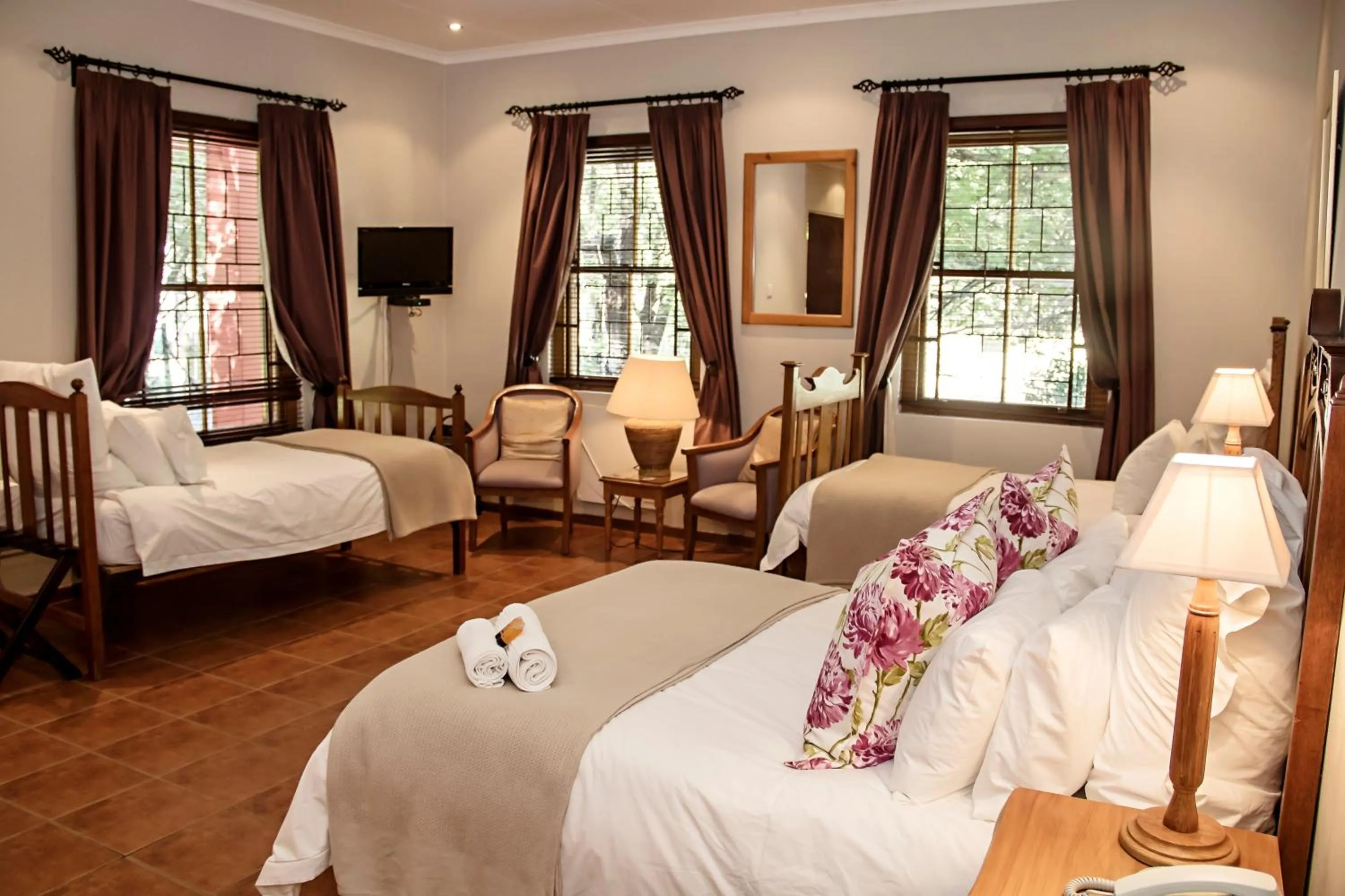 Photo of the whole room, Bed in Beaufort Manor Country Lodge