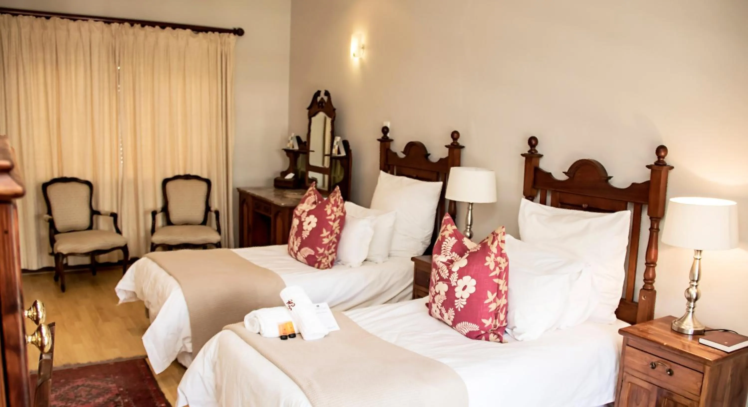 Bedroom, Bed in Beaufort Manor Country Lodge