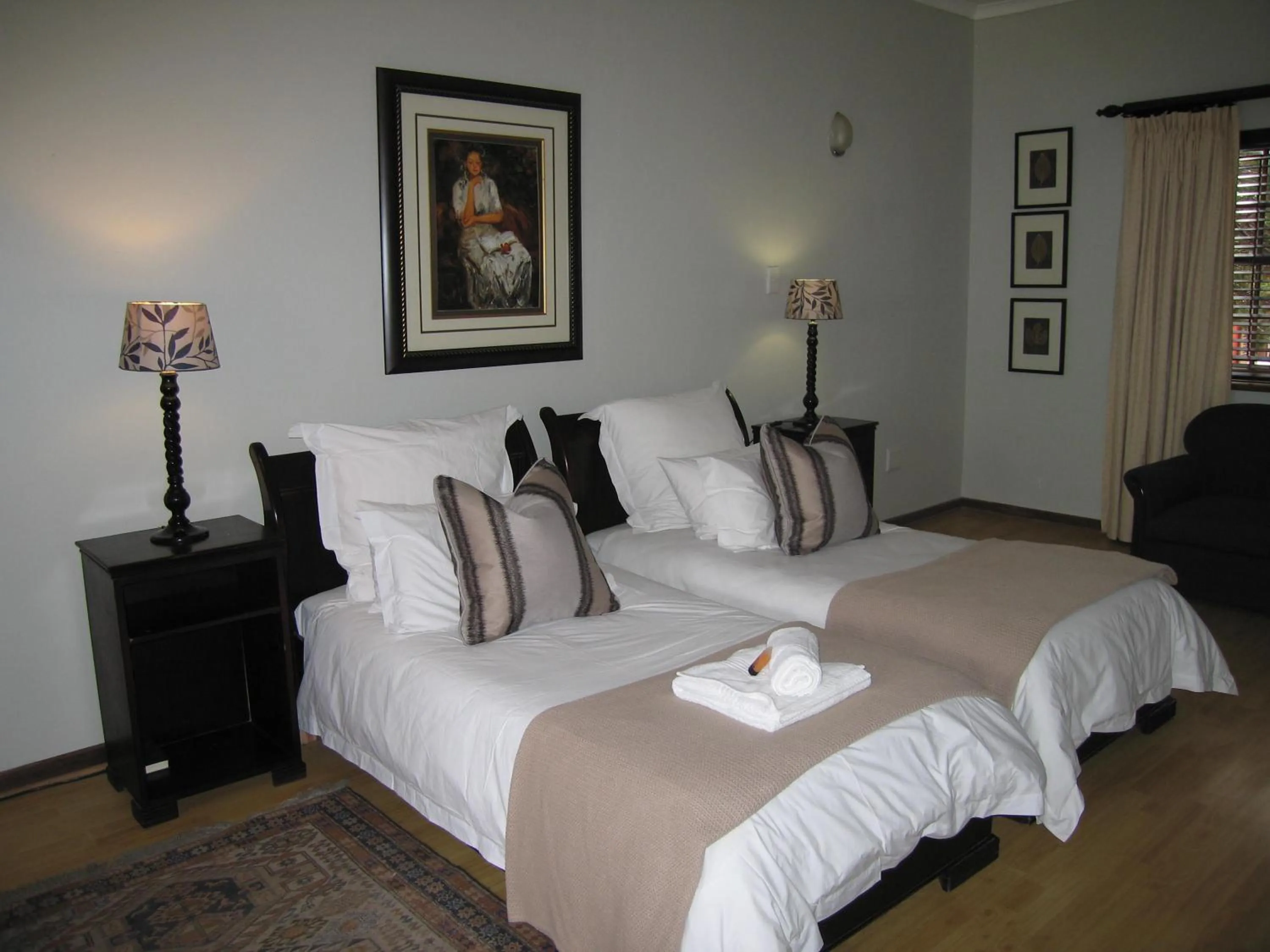 Bed in Beaufort Manor Country Lodge