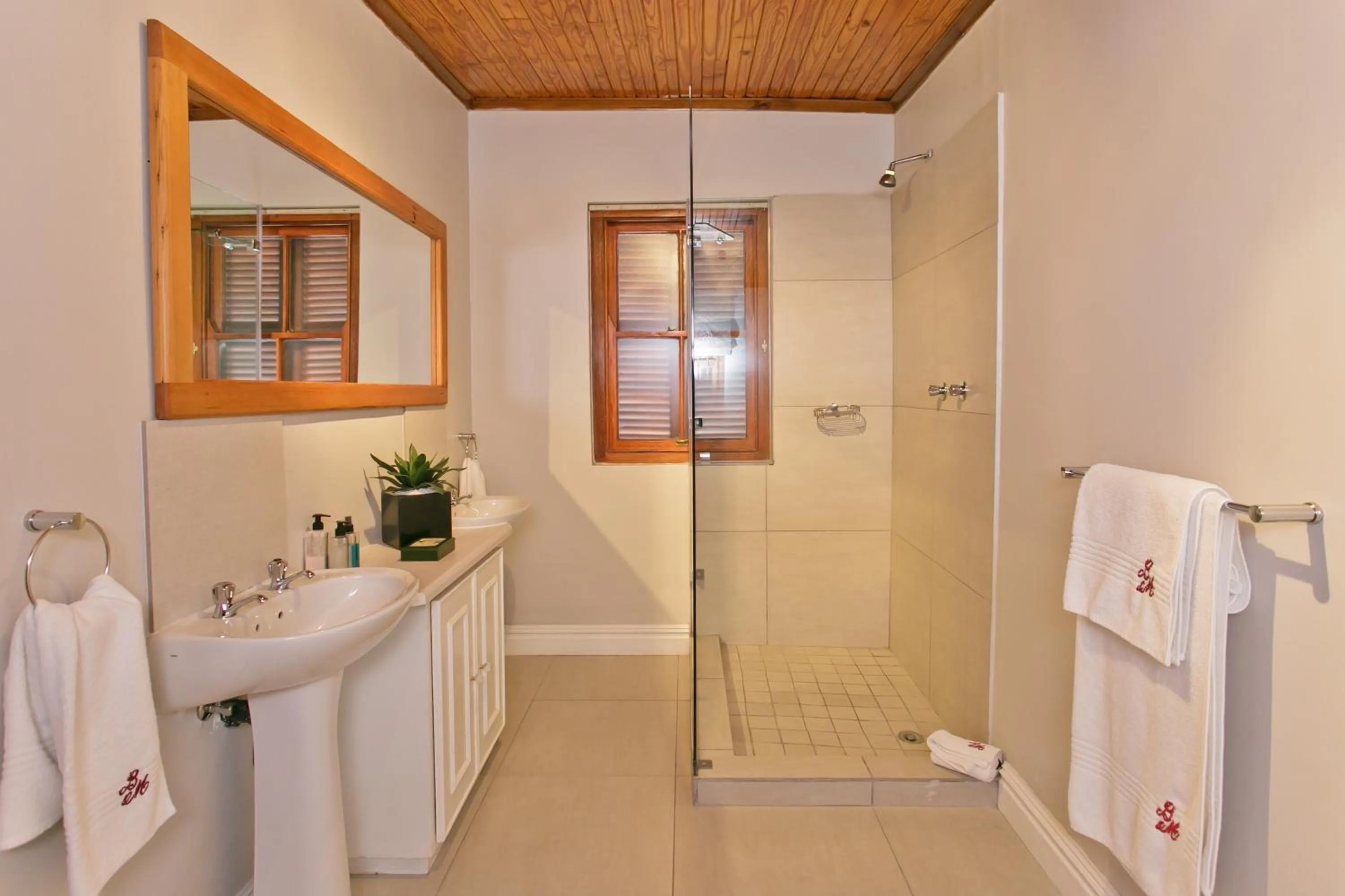 Bathroom in Beaufort Manor Country Lodge