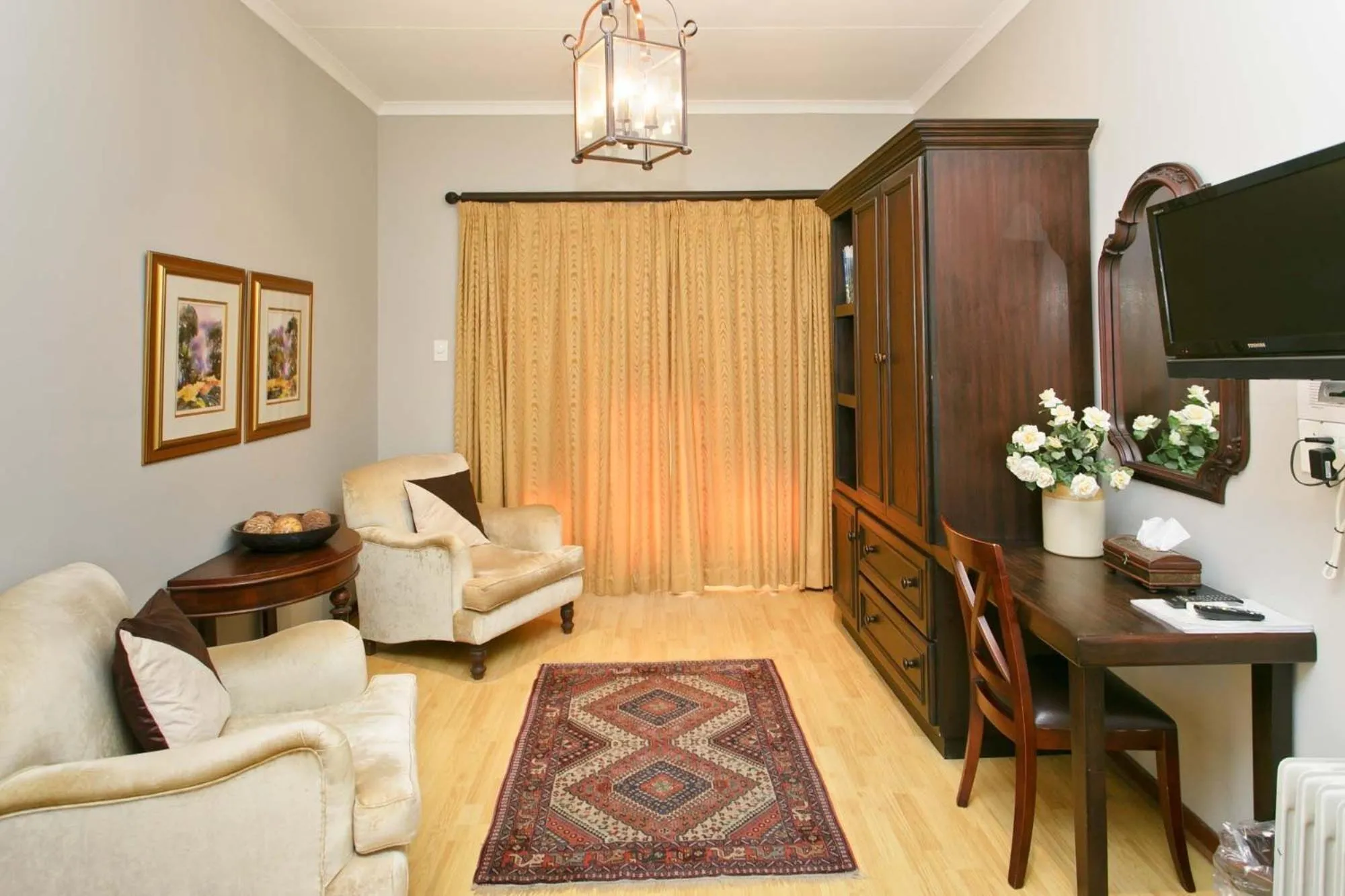 Bed in Beaufort Manor Country Lodge