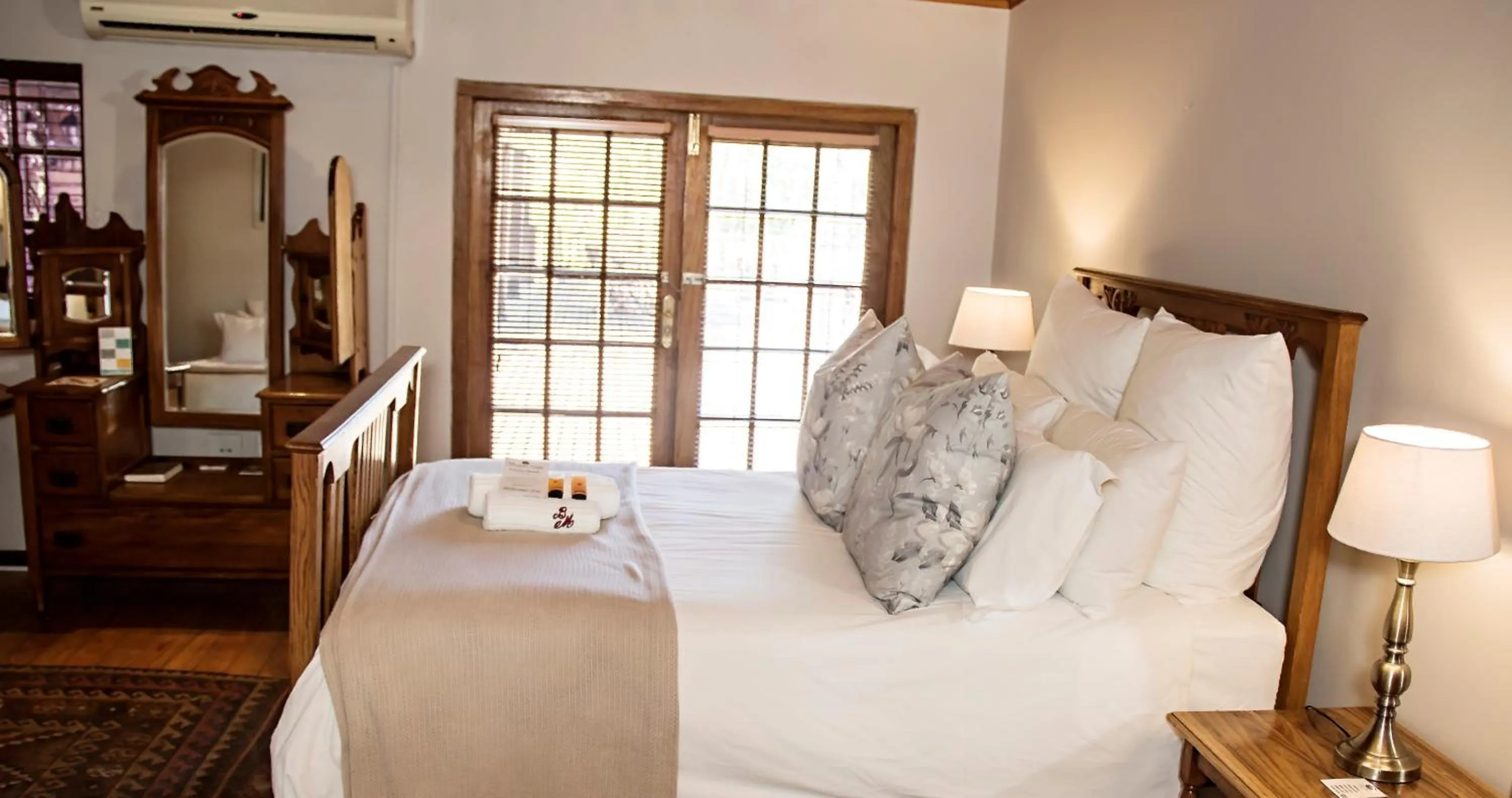 Bedroom, Bed in Beaufort Manor Country Lodge