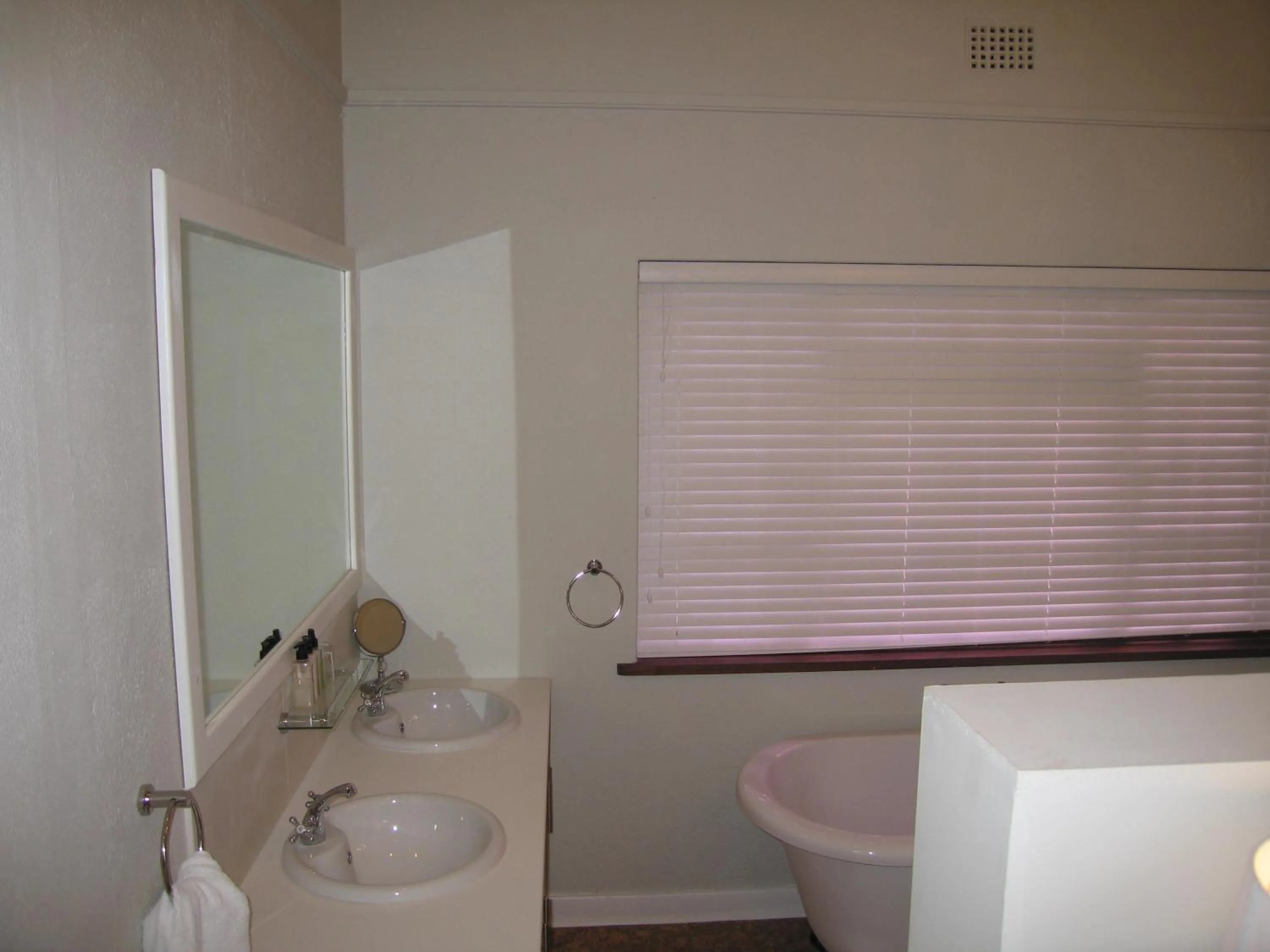 Bathroom in Beaufort Manor Country Lodge