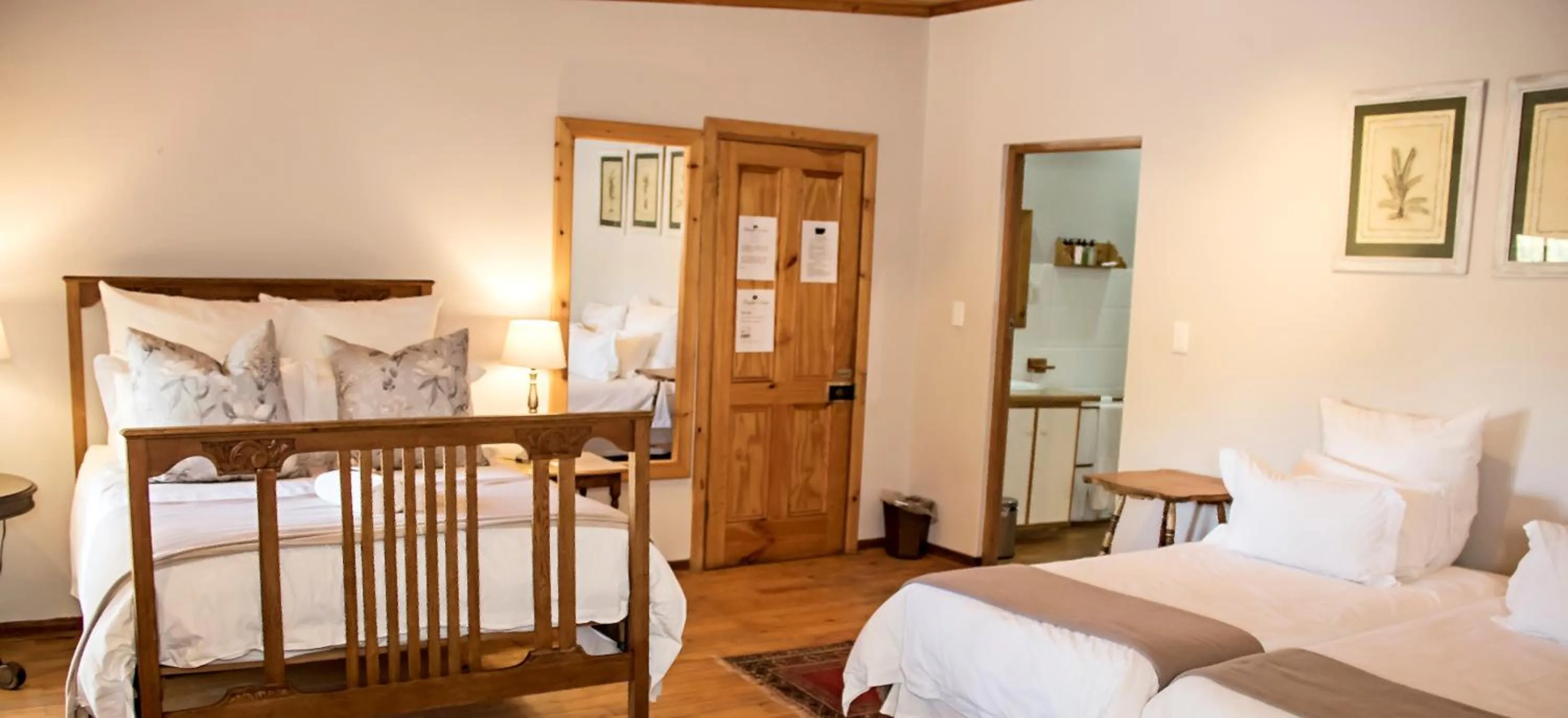 Photo of the whole room, Bed in Beaufort Manor Country Lodge