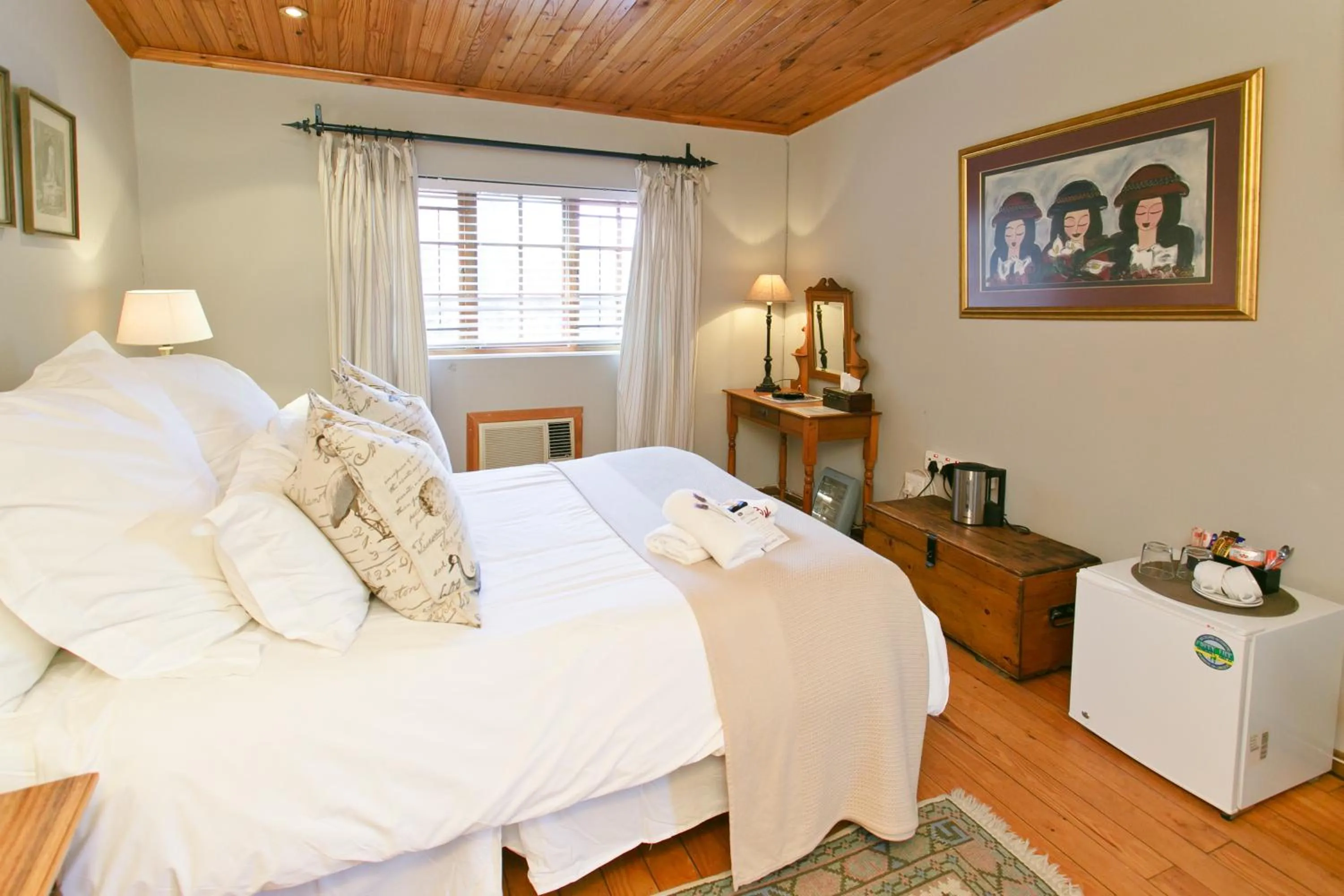 Bed in Beaufort Manor Country Lodge