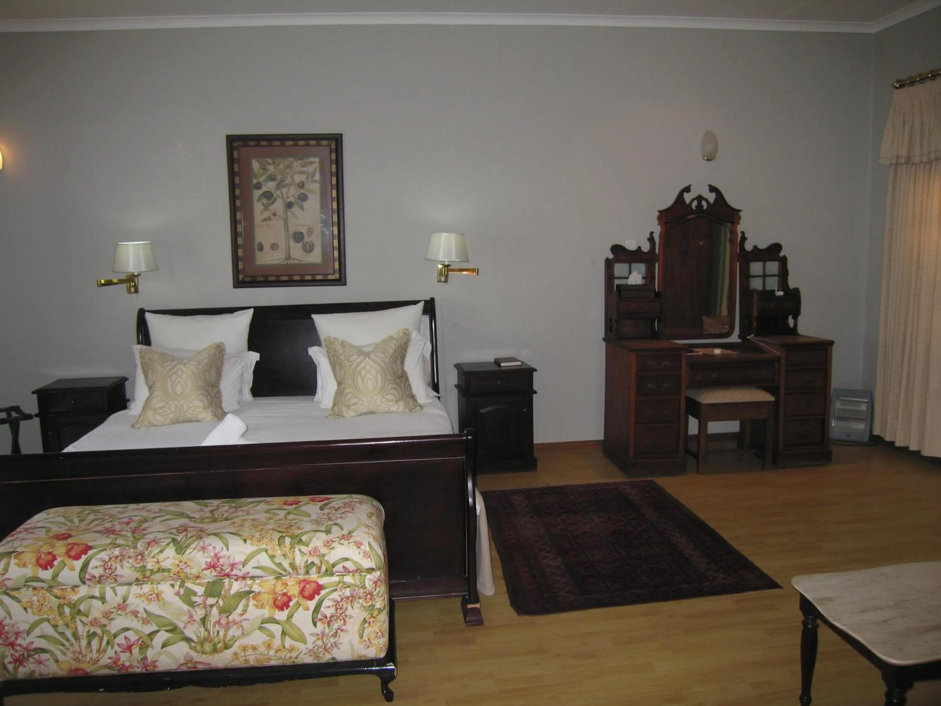 Photo of the whole room, Bed in Beaufort Manor Country Lodge