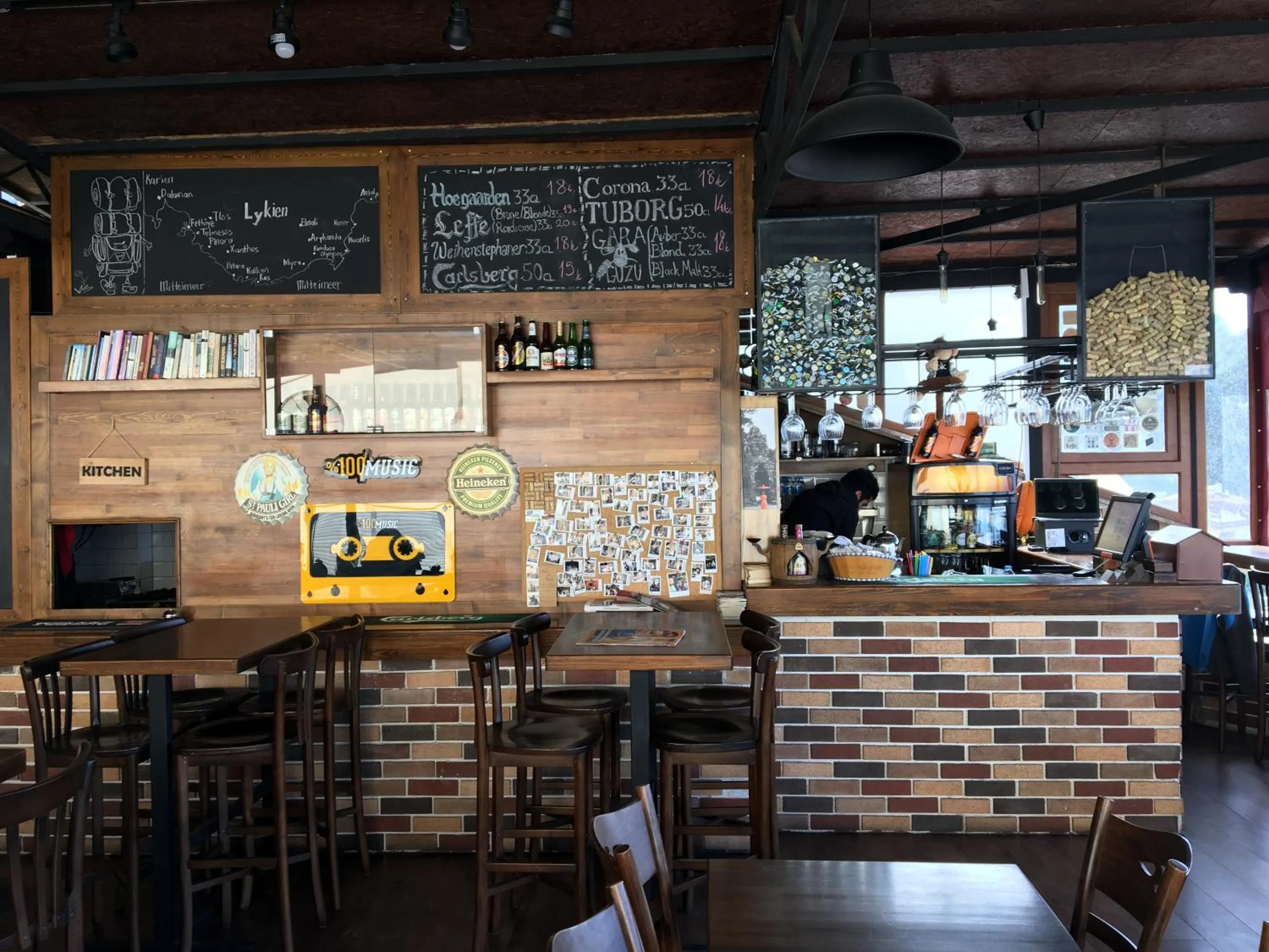 Restaurant/places to eat in El Camino Hostel & Pub