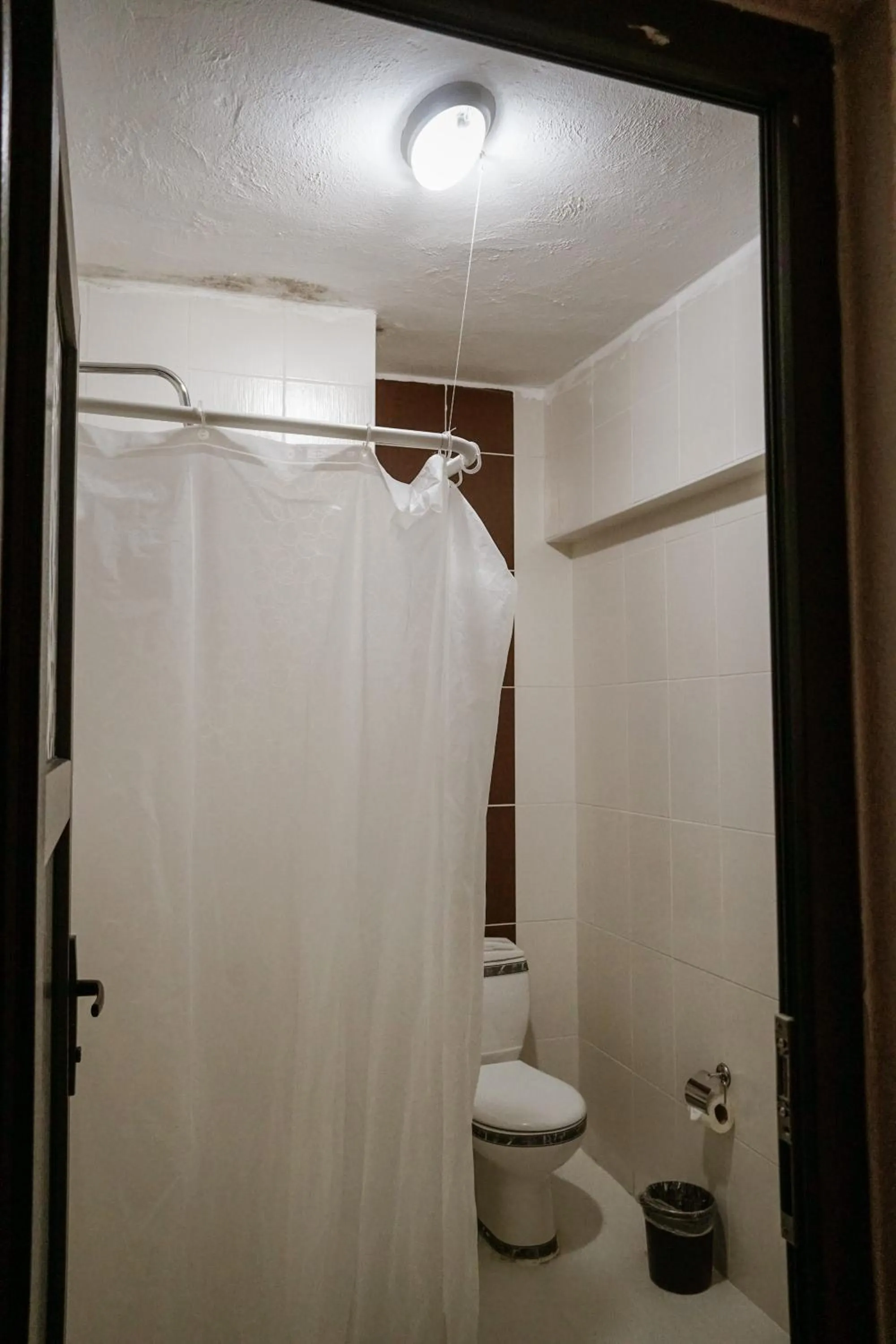 Shower in El Camino Hostel & Pub