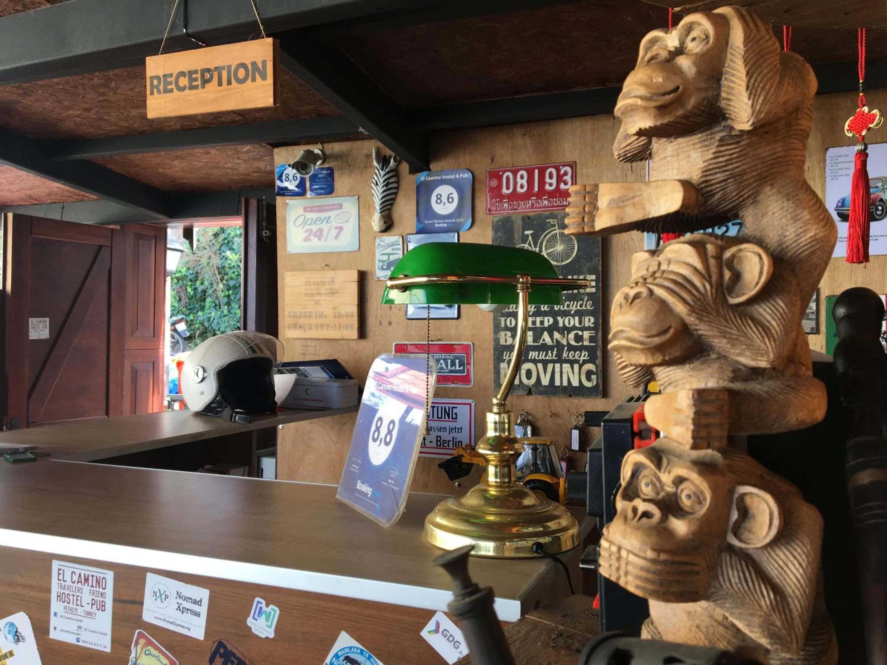 Lobby or reception in El Camino Hostel & Pub