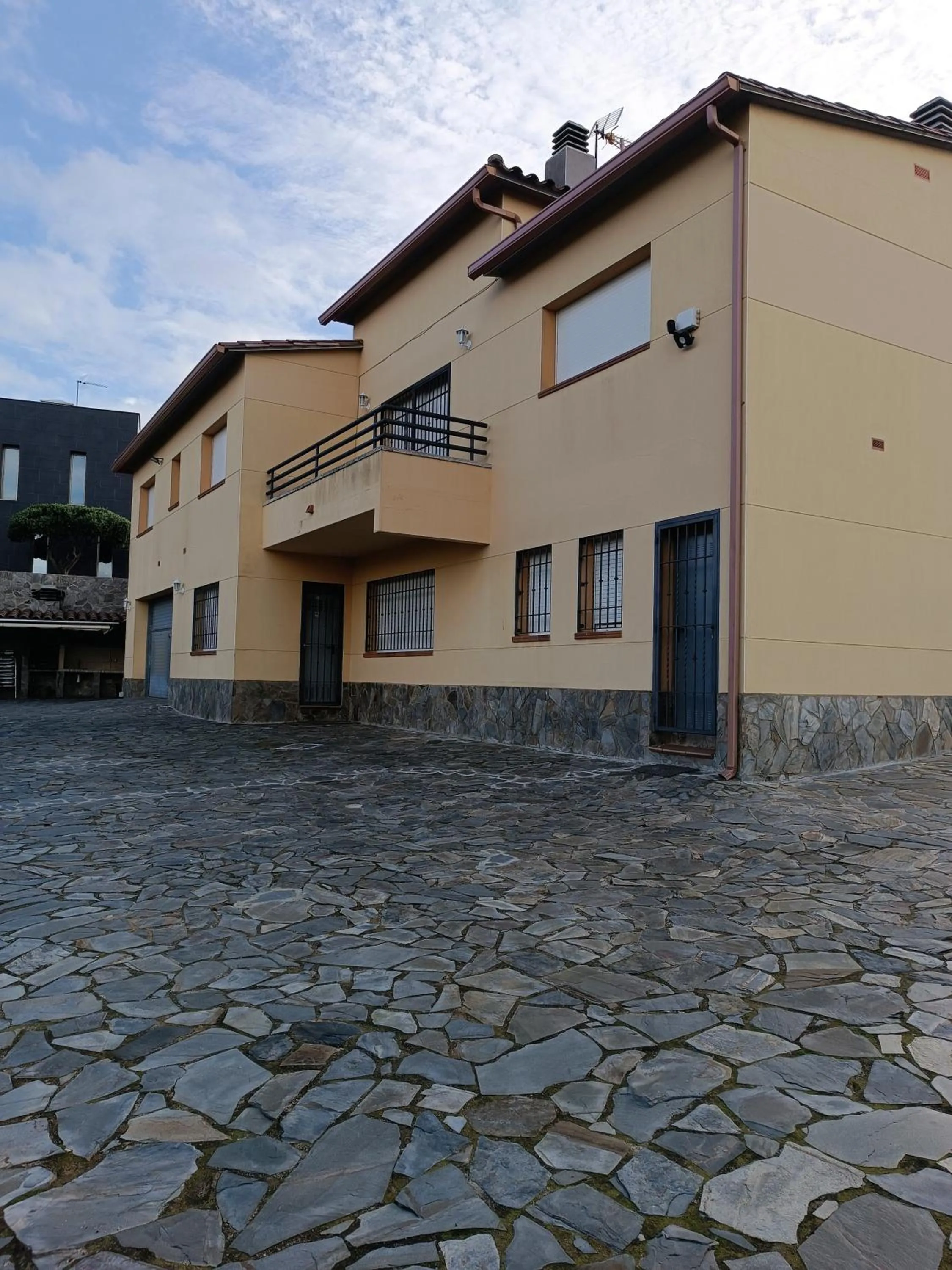 Property building in Villa Galicia