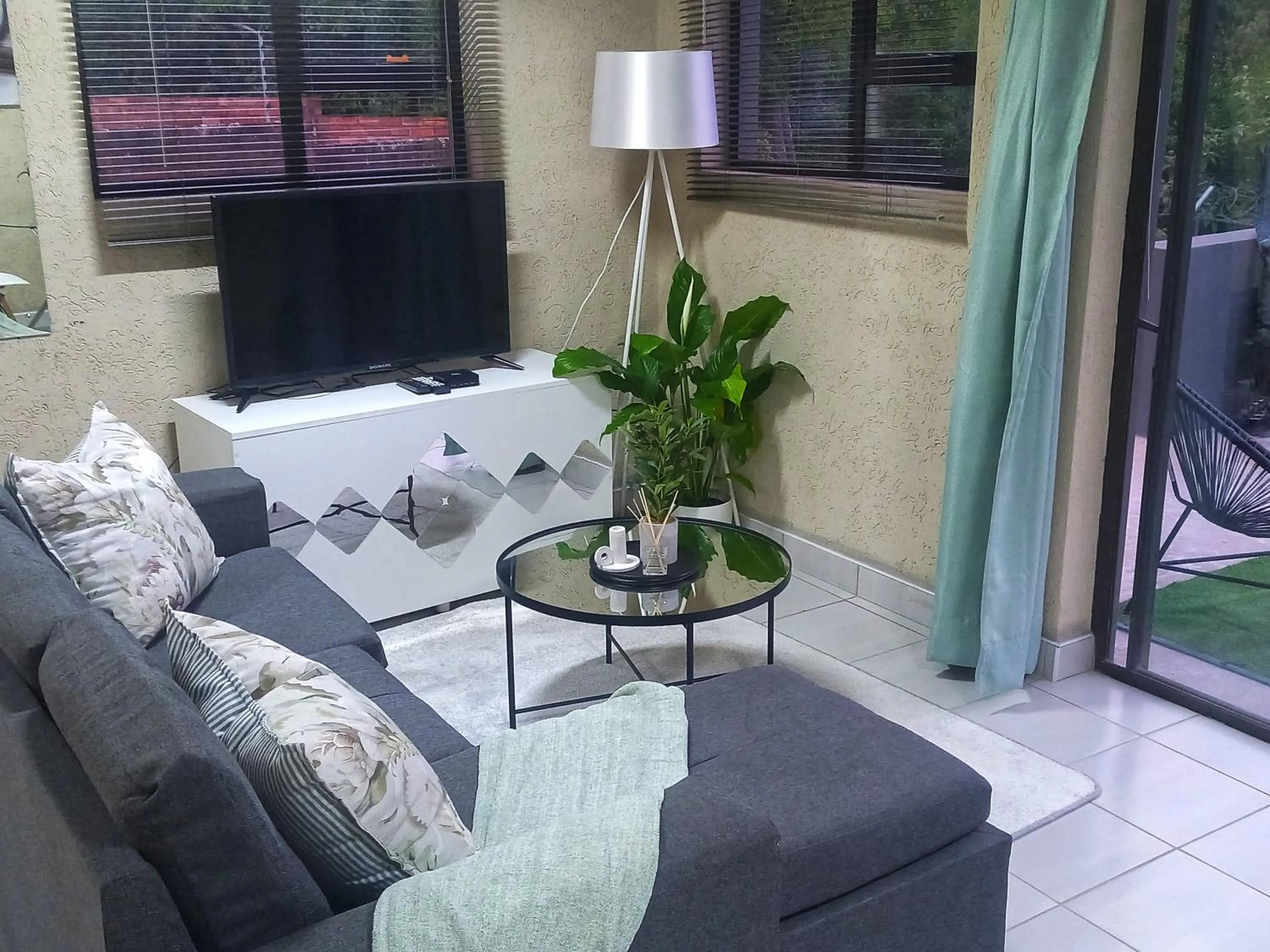 One-Bedroom Apartment in 15 on Kelvin
