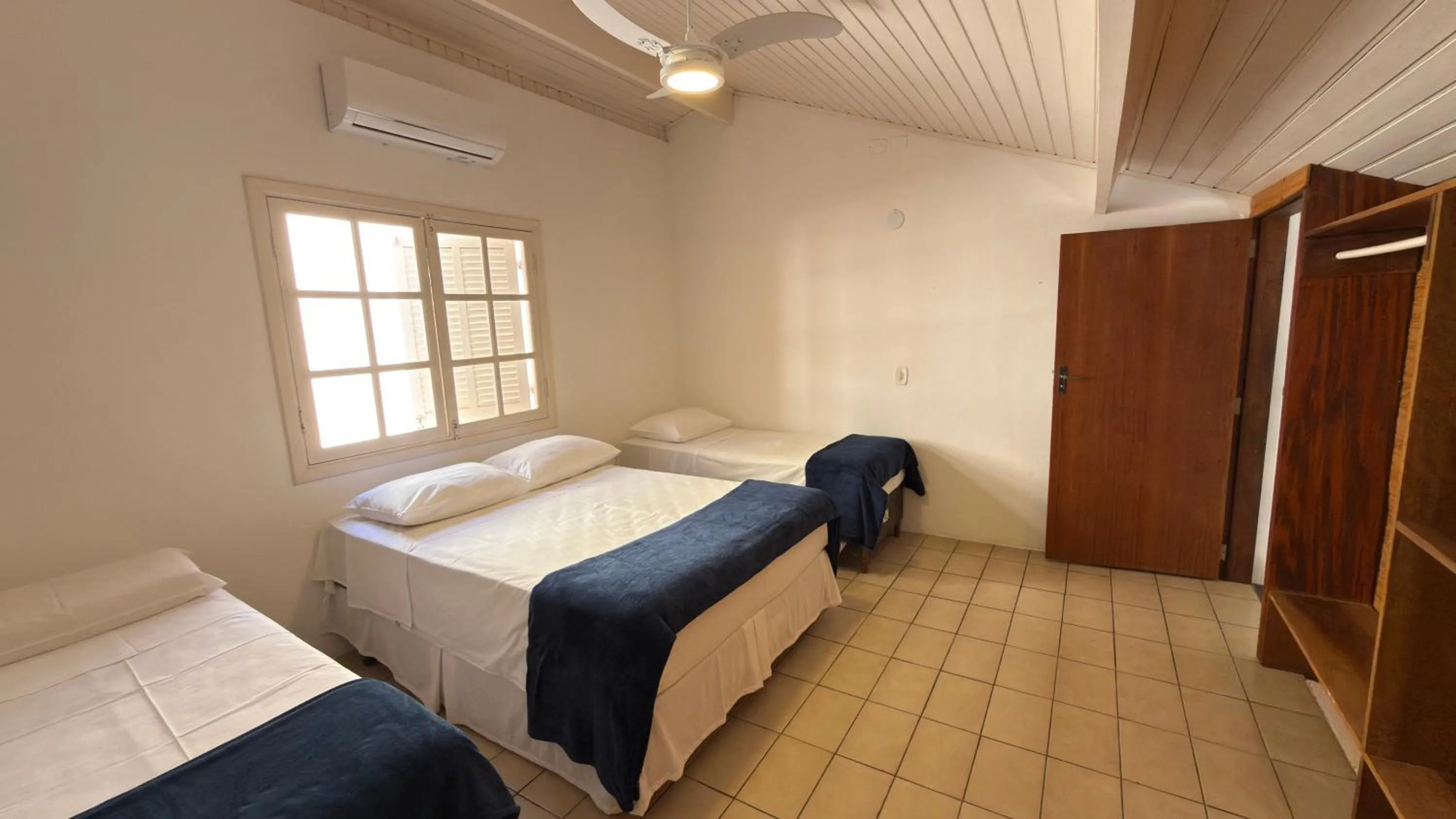 Bedroom, Bed in Pousada Pantai Maresias