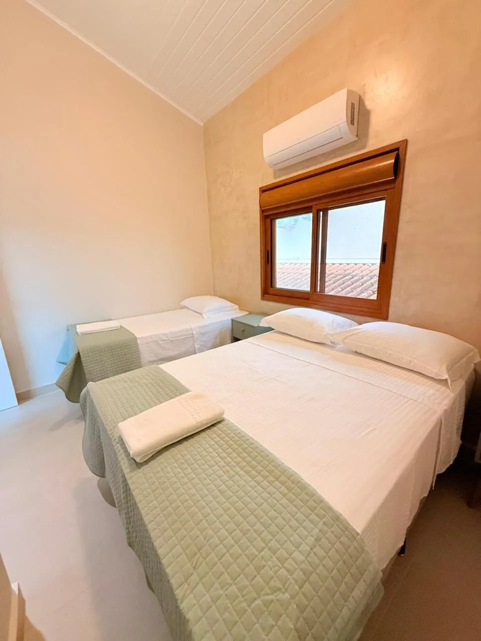 Bedroom, Bed in Pousada Pantai Maresias