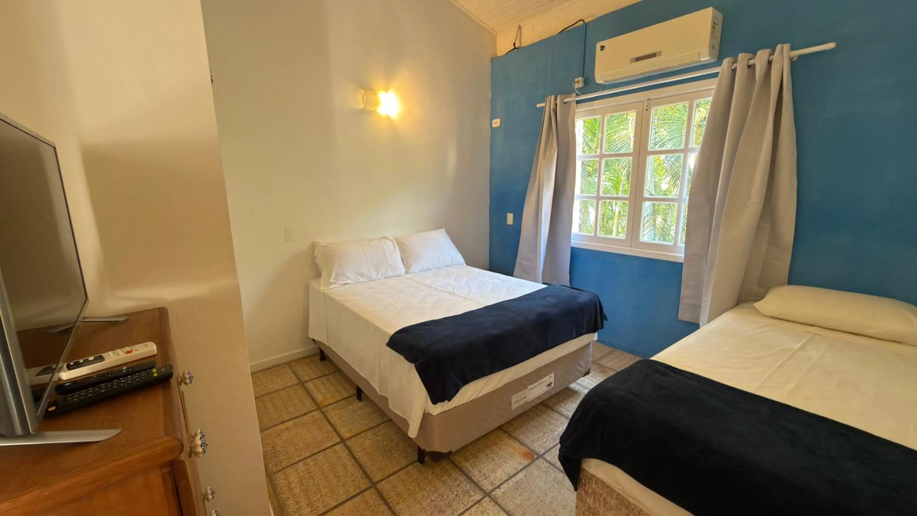 Bedroom, Bed in Pousada Pantai Maresias