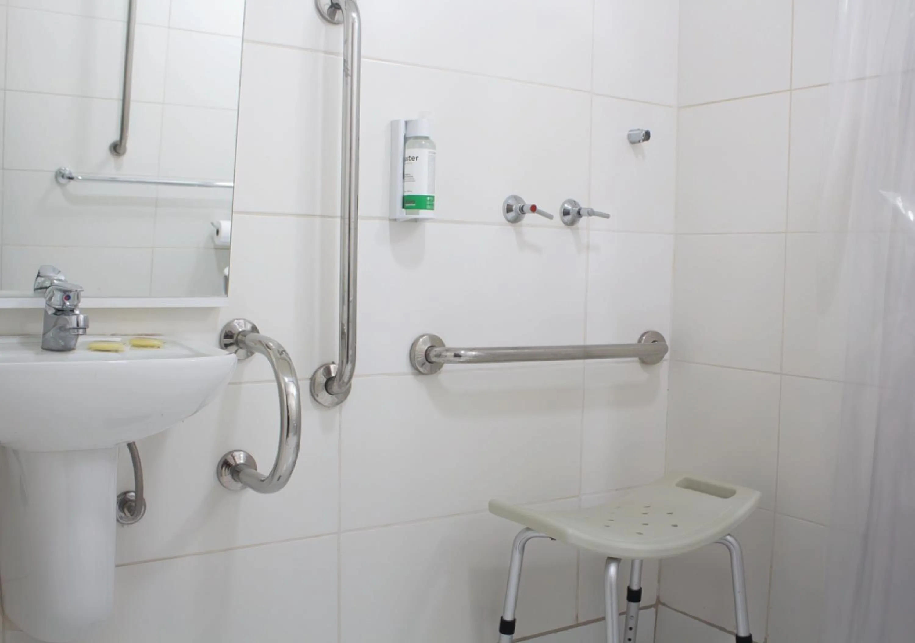 acessibility in Master Express Dom Pedro II - próximo ao Consulado Americano e Aeroporto