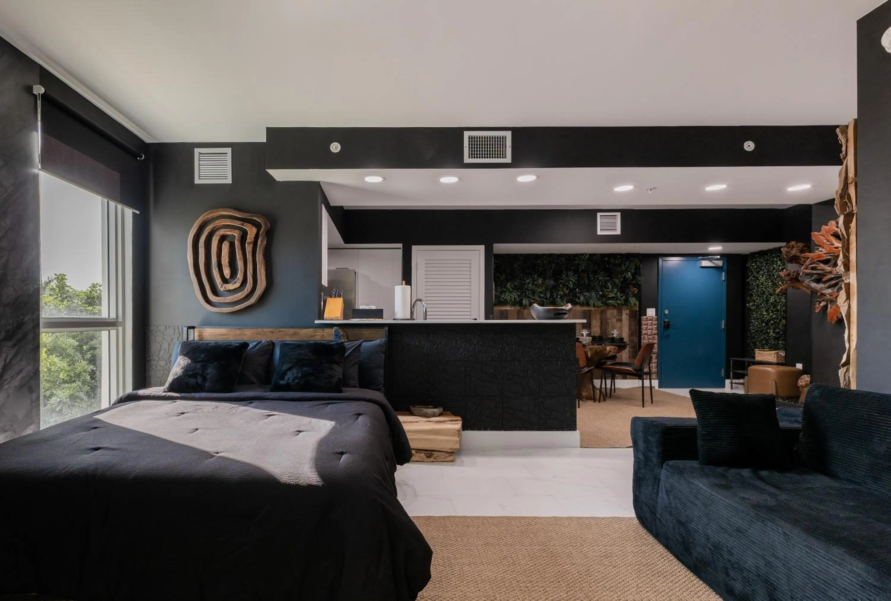 MONROE APART HOTEl