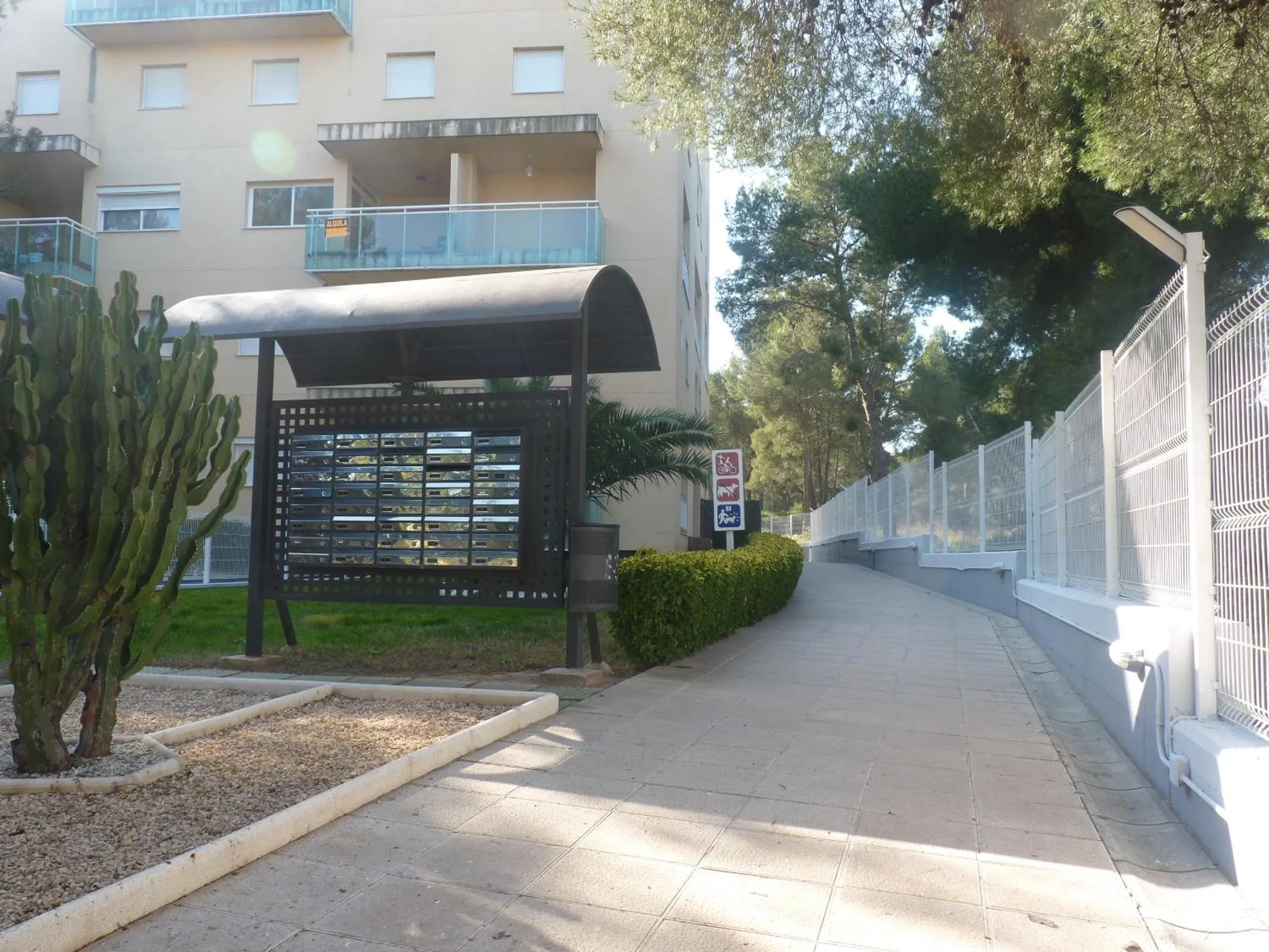 Facade/entrance in JOYAPARTMENTS Golden Pineda