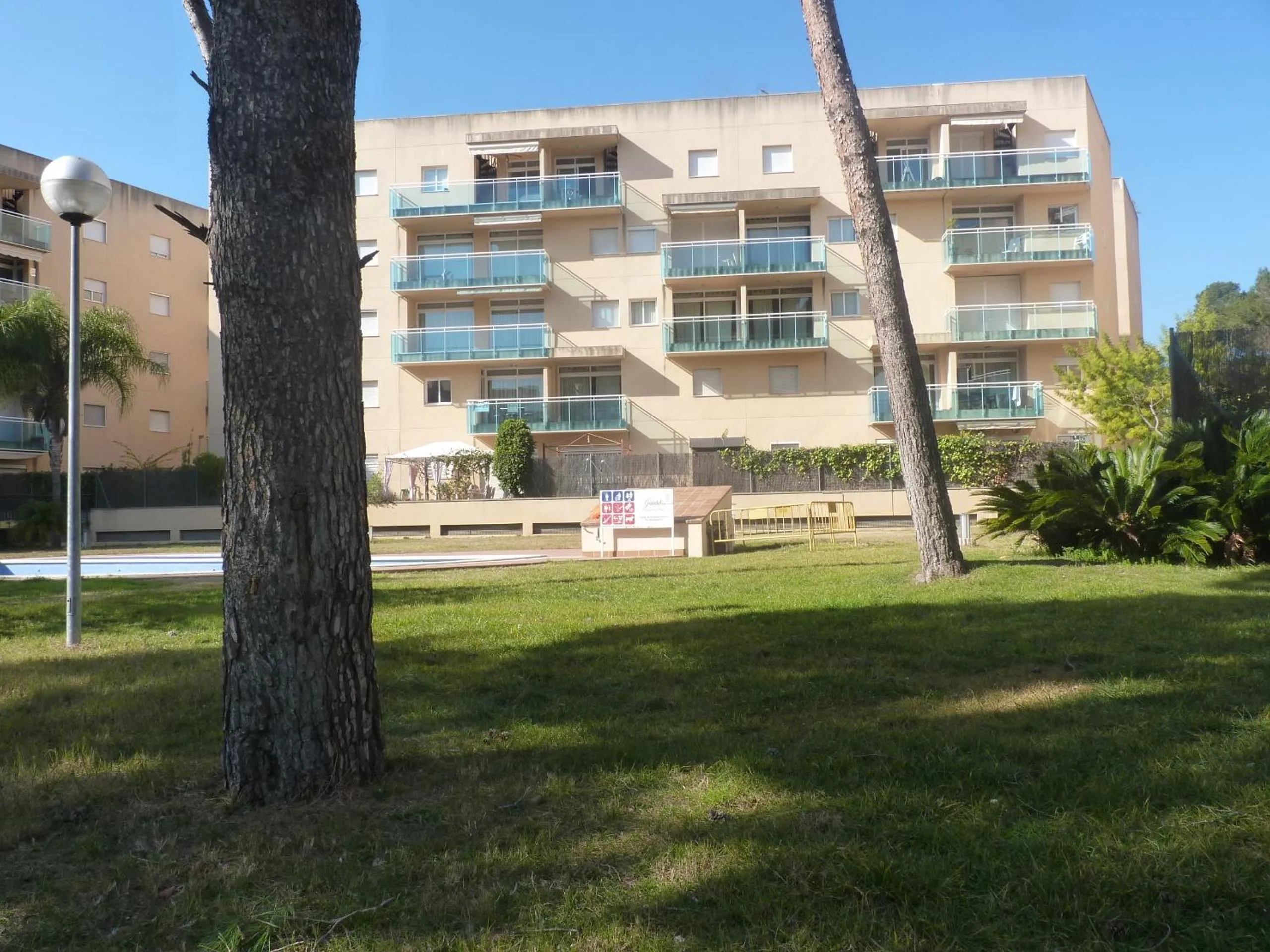 Facade/entrance in JOYAPARTMENTS Golden Pineda