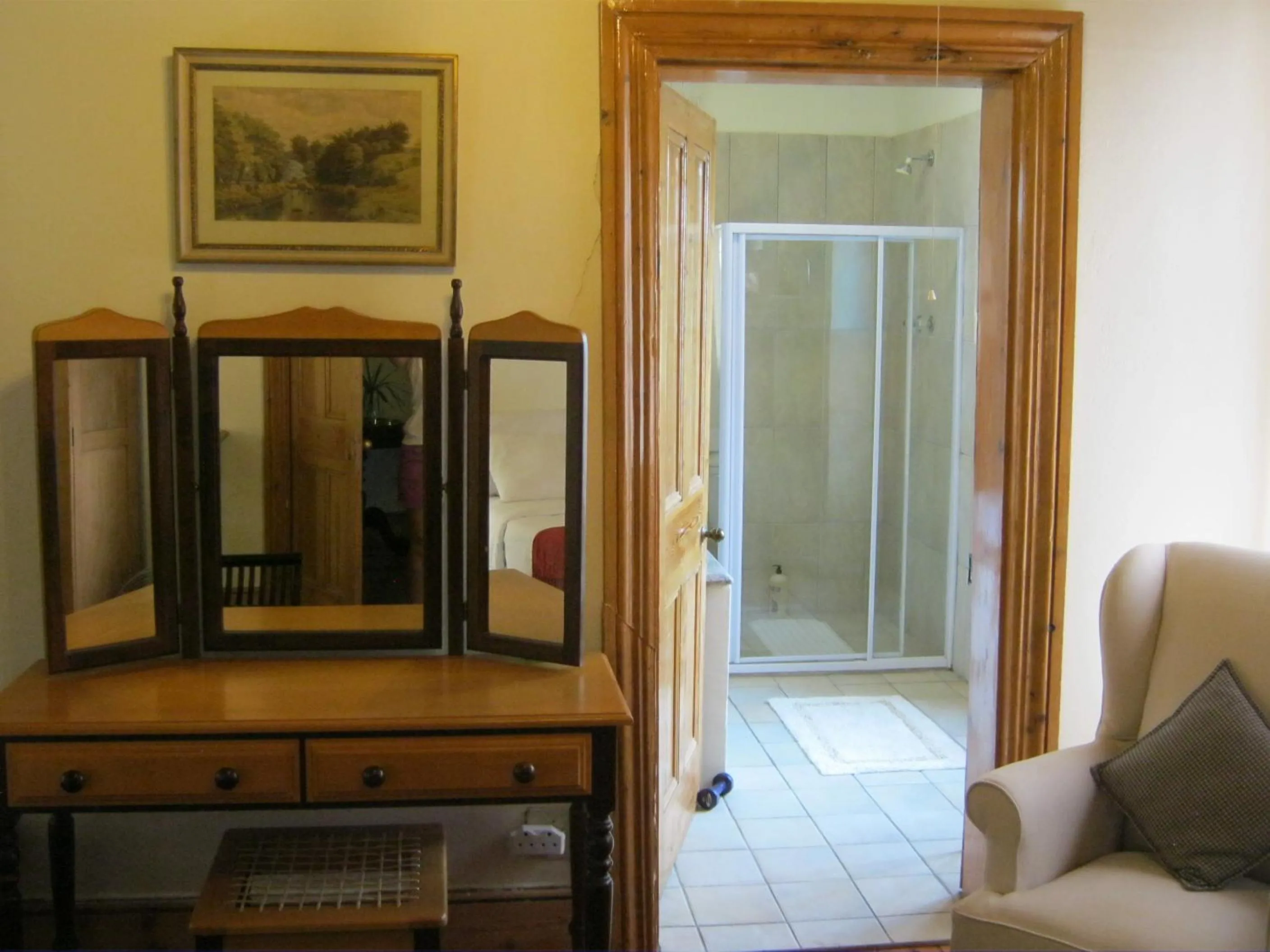 Deluxe Queen Room - single occupancy in Ladismith Manor