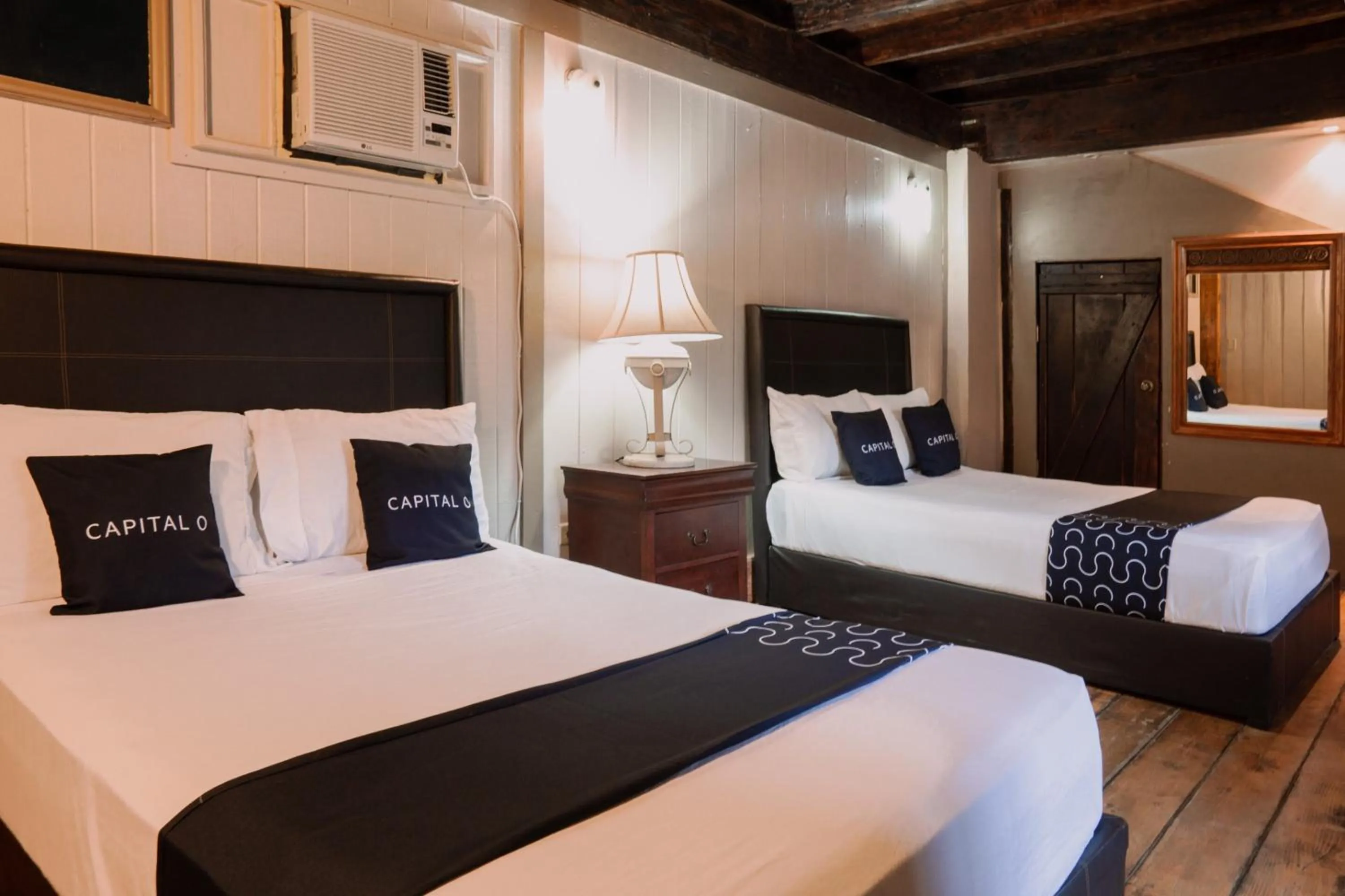 Bedroom, Bed in Capital O Hotel Villa Azura