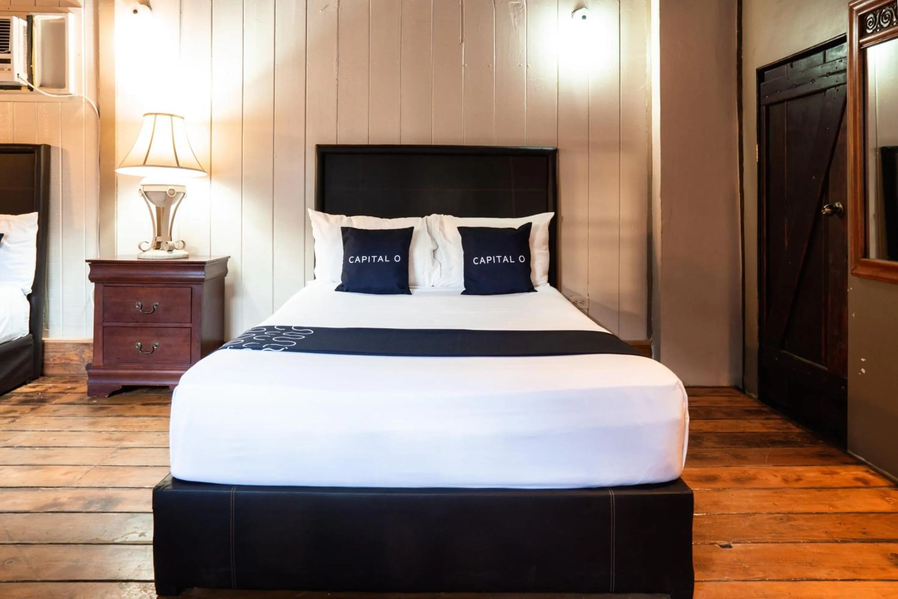 Bedroom, Bed in Capital O Hotel Villa Azura